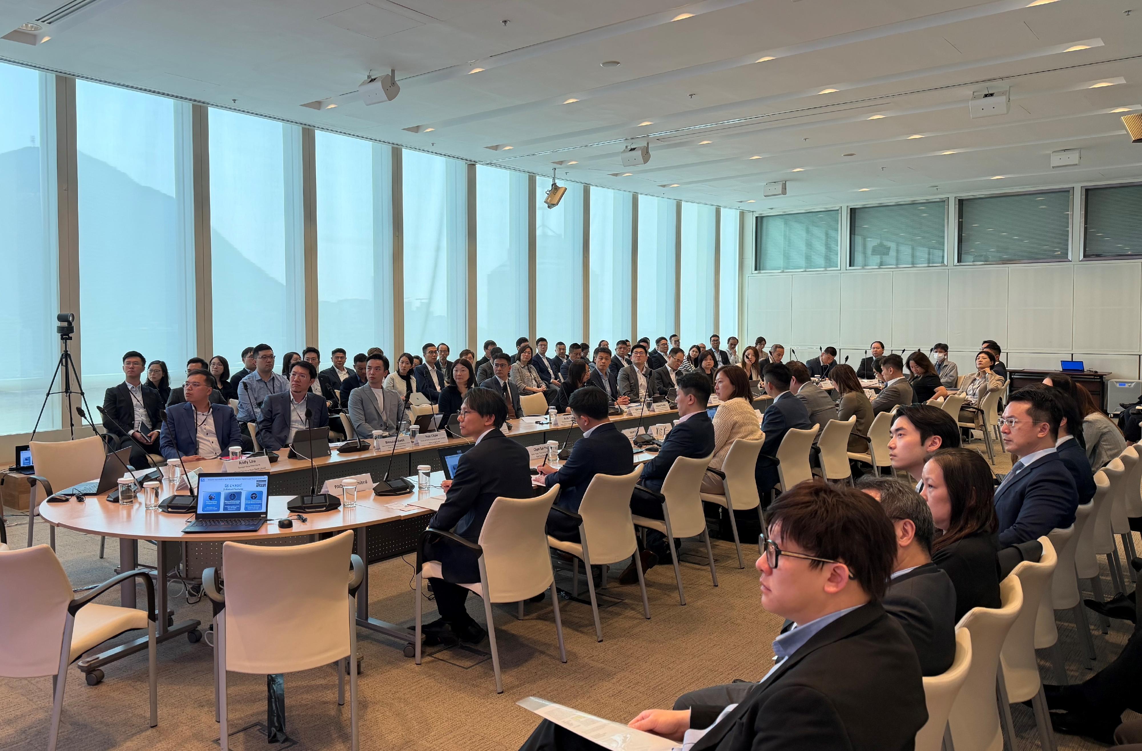 Over 300 representatives from participating banks of the CargoX Pilot Programme gather at a workshop hosted by the Hong Kong Monetary Authority to discuss details of the innovative projects today (May 7). 