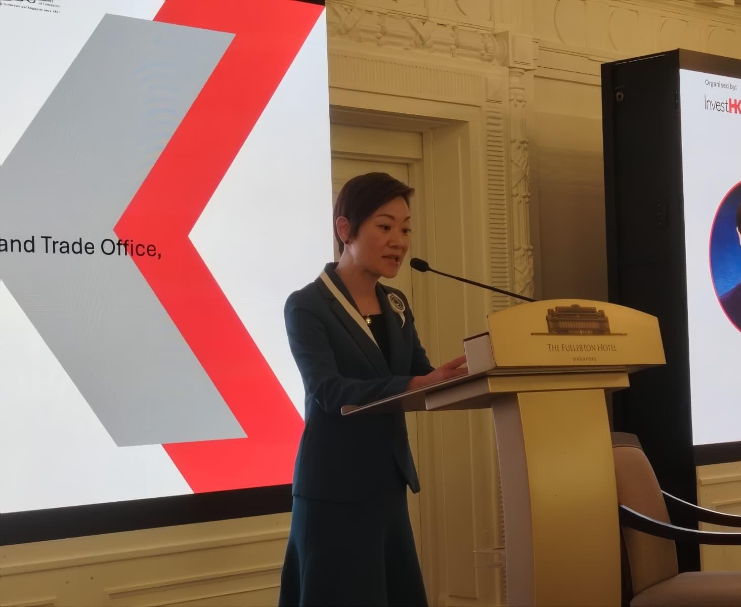 The Hong Kong Economic and Trade Office in Singapore (Singapore ETO) hosted a seminar today (May 7) titled "Discover Northern Metropolis - Hong Kong's New Growth Engine" to introduce the Northern Metropolis to the business community in Singapore and highlight the opportunities it offers to overseas investors and enterprises. Photo shows the Director of the Singapore ETO, Ms Elsa Hung, giving the opening remarks at the event.