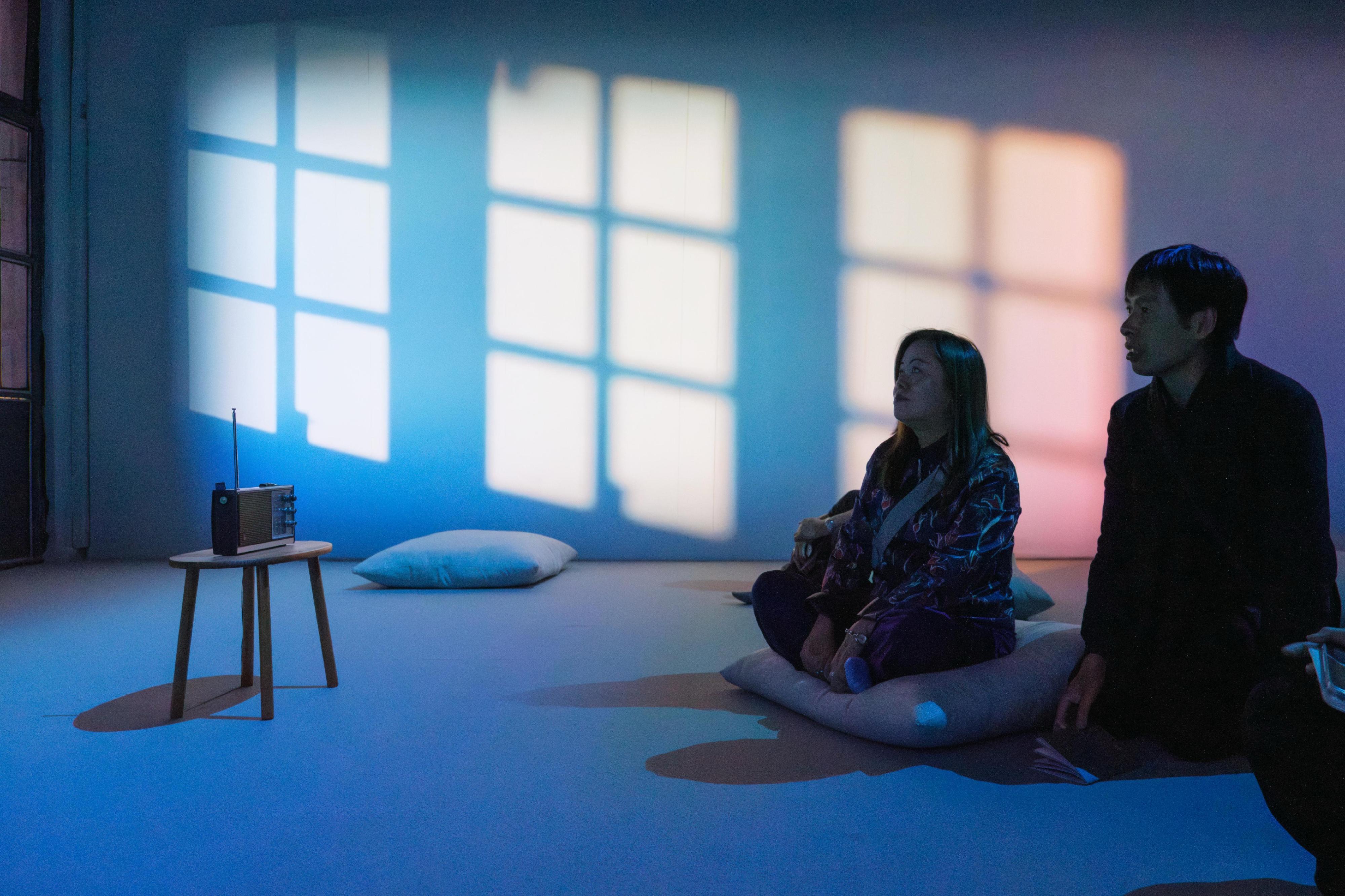 The Secretary for Culture, Sports and Tourism, Miss Rosanna Law, began her visit to Venice, Italy, and visited the Hong Kong Exhibition at the 61st International Art Exhibition - La Biennale di Venezia (Venice Biennale) on May 6 (Venice time). Photo shows Miss Law (left) being briefed by participating Hong Kong artist Kingsley Ng (right) about his work.