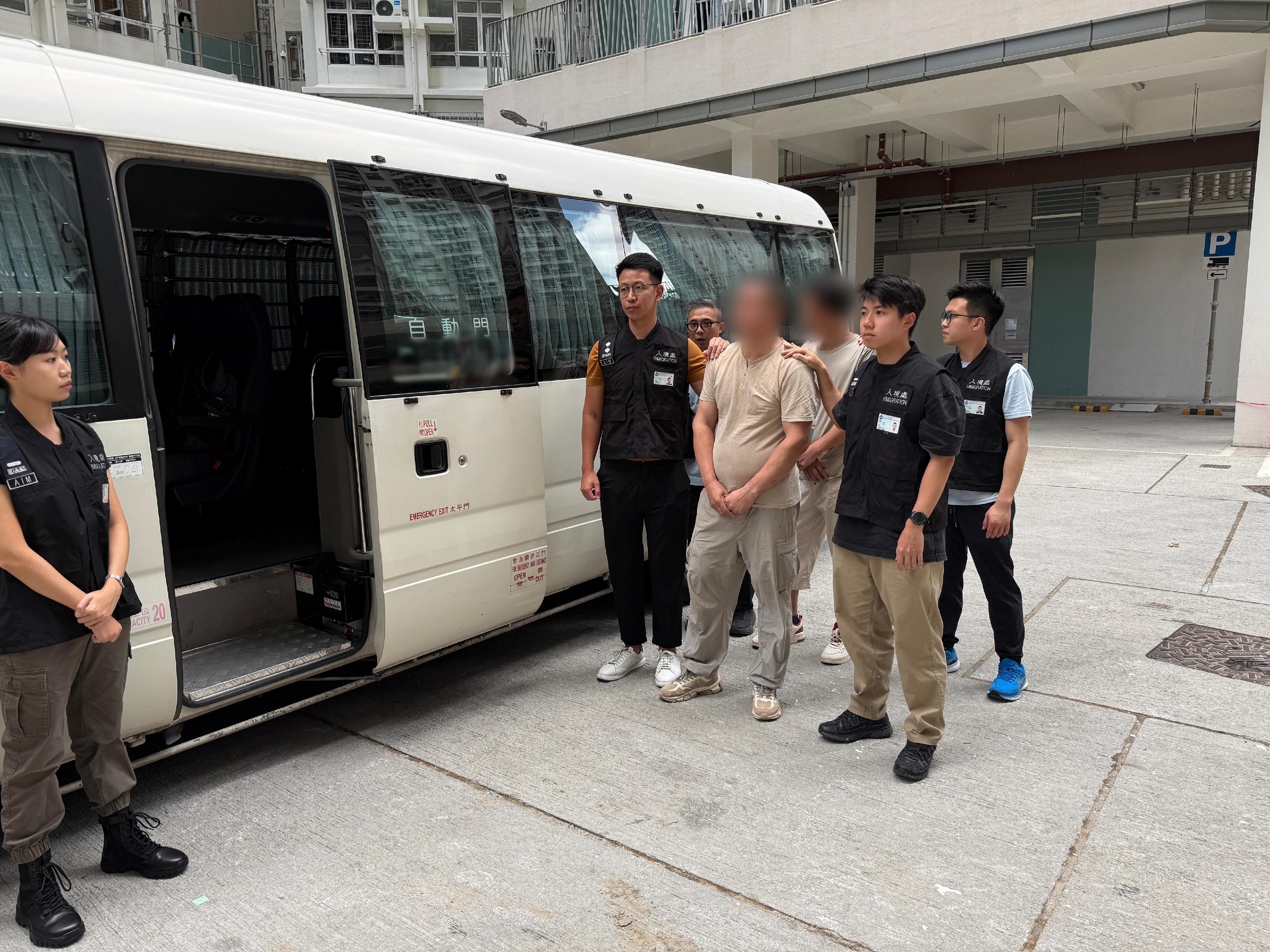 The Immigration Department mounted a series of territory-wide anti-illegal worker operations from April 30 to yesterday (May 7).  Photo shows suspected illegal workers arrested during an operation.