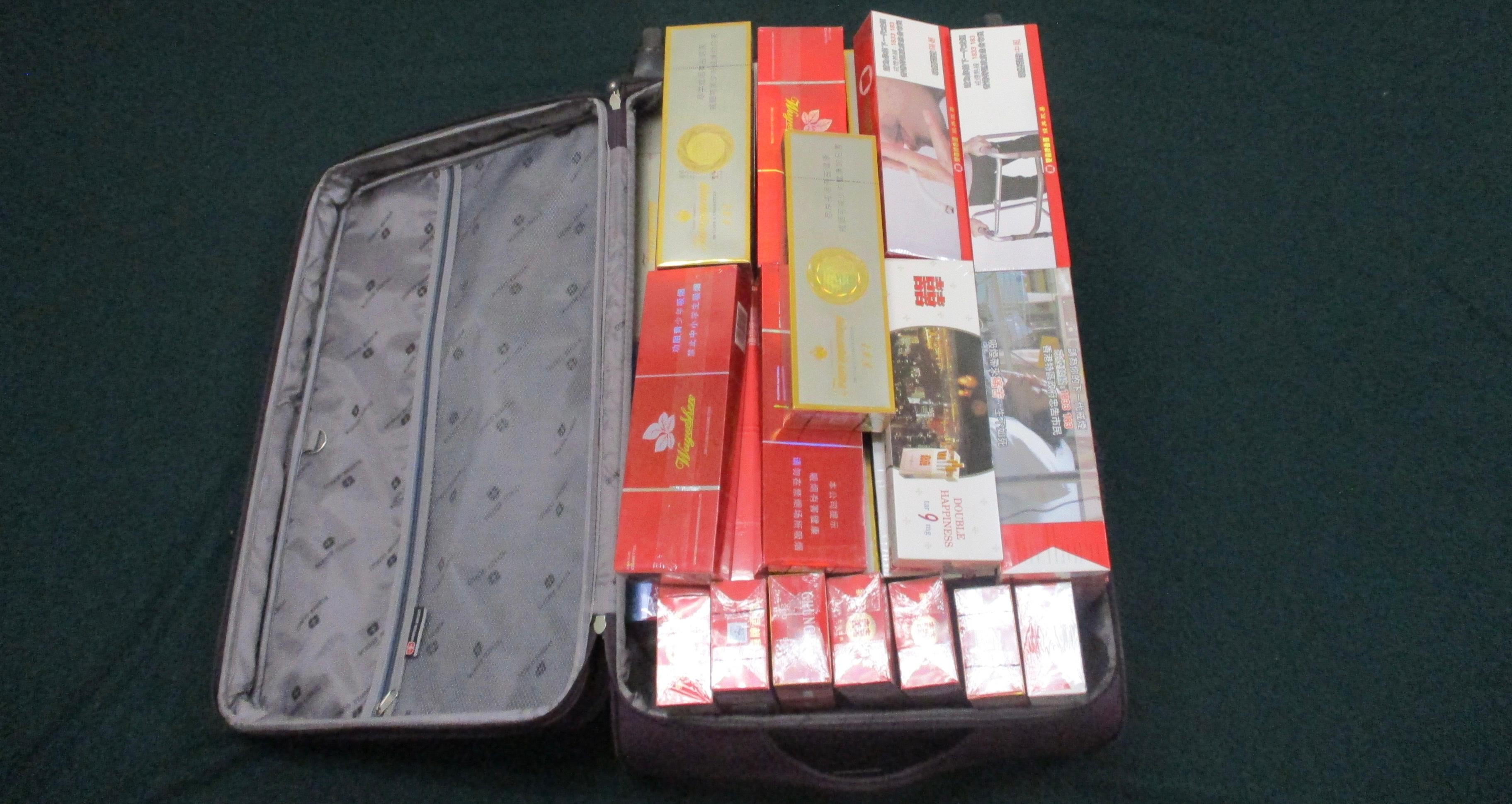 An incoming passenger was sentenced to two months' imprisonment with a fine of $1,000 by the Fanling Magistrates' Courts today (May 8) for importing duty-not-paid cigarettes and failing to declare them to Customs officers, in contravention of the Dutiable Commodities Ordinance. Photo shows the duty-not-paid cigarettes seized.
