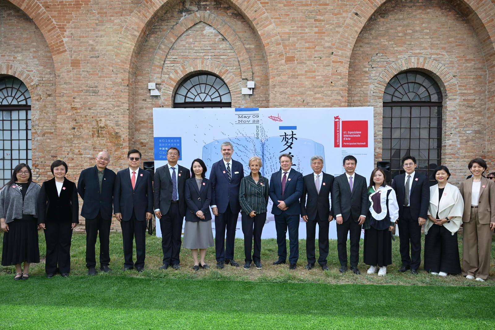 The Secretary for Culture, Sports and Tourism, Miss Rosanna Law (fourth right), and the Chairman of the Hong Kong Arts Development Council, Mr Kenneth Fok (third right), were invited to attend the opening ceremony of the Chinese Pavilion at the 61st International Art Exhibition &ndash; La Biennale di Venezia (Venice Biennale) in Venice, Italy, on May 8 (Venice time).