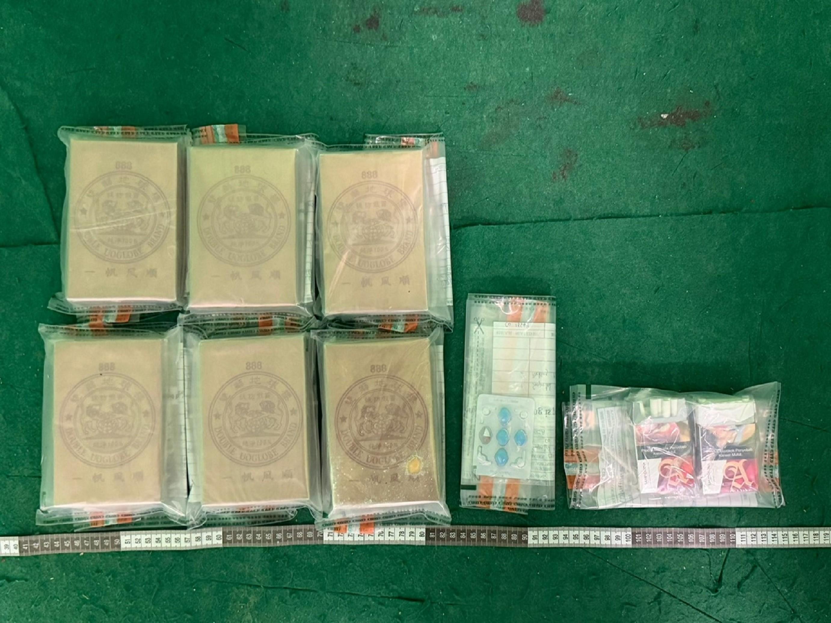 Hong Kong Customs yesterday (May 9) detected a drug trafficking case involving passenger at Hong Kong International Airport and seized about 2.25 kilograms of suspected heroin, four tablets of suspected Viagra and 26 sticks of duty-not-paid cigarette, with a total estimated market value of about $1.4 million. Photo shows the suspected heroin, suspected Viagra and duty-not-paid cigarette seized in the case.
