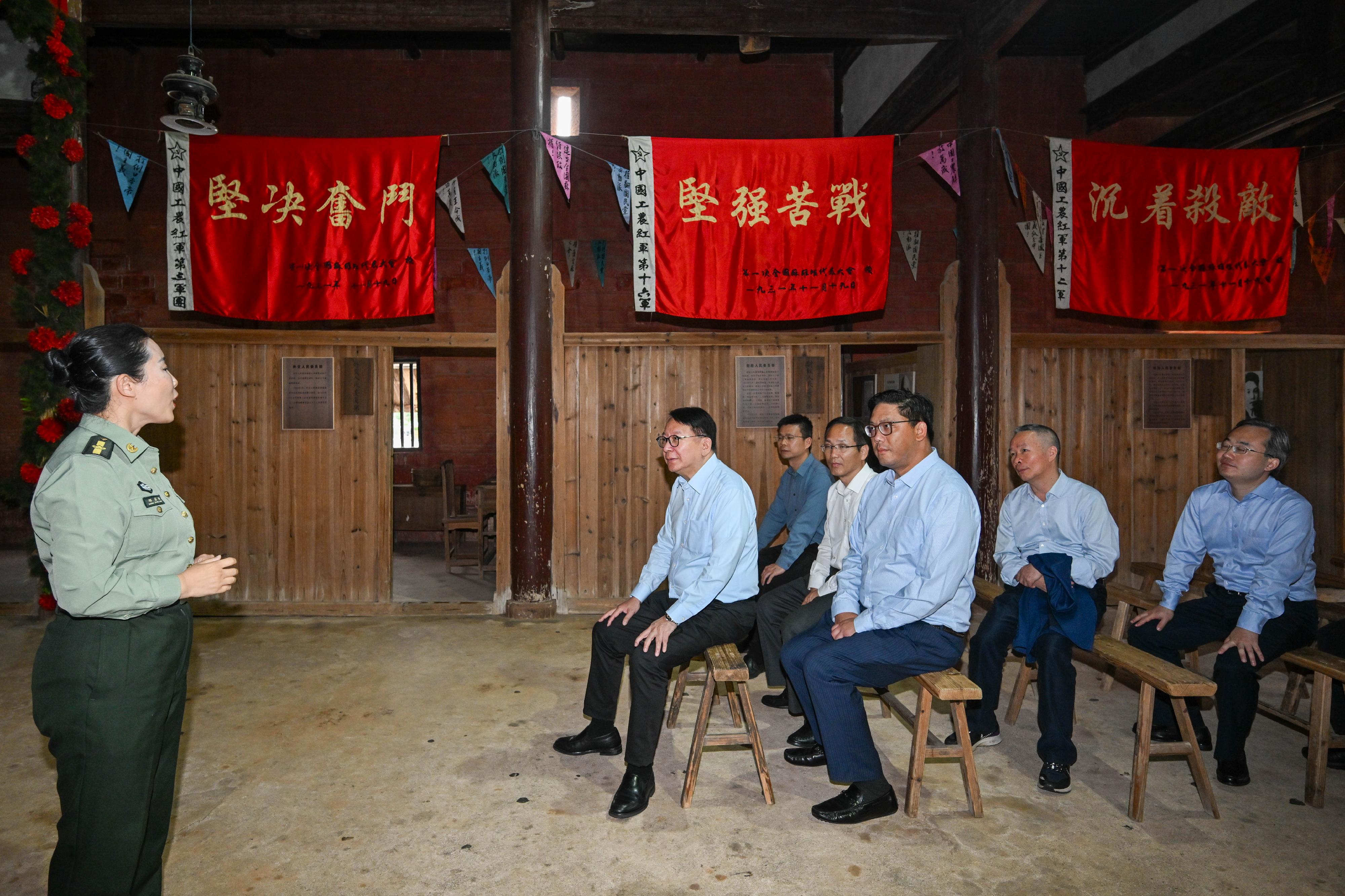 The Chief Secretary for Administration, Mr Chan Kwok-ki, arrived in Ruijin, Jiangxi Province, yesterday (May 10). Photo shows Mr Chan (second left) and the Under Secretary for Home and Youth Affairs, Mr Clarence Leung (fifth left), being briefed by a staff member during a visit to the Yeping Revolutionary Sites.