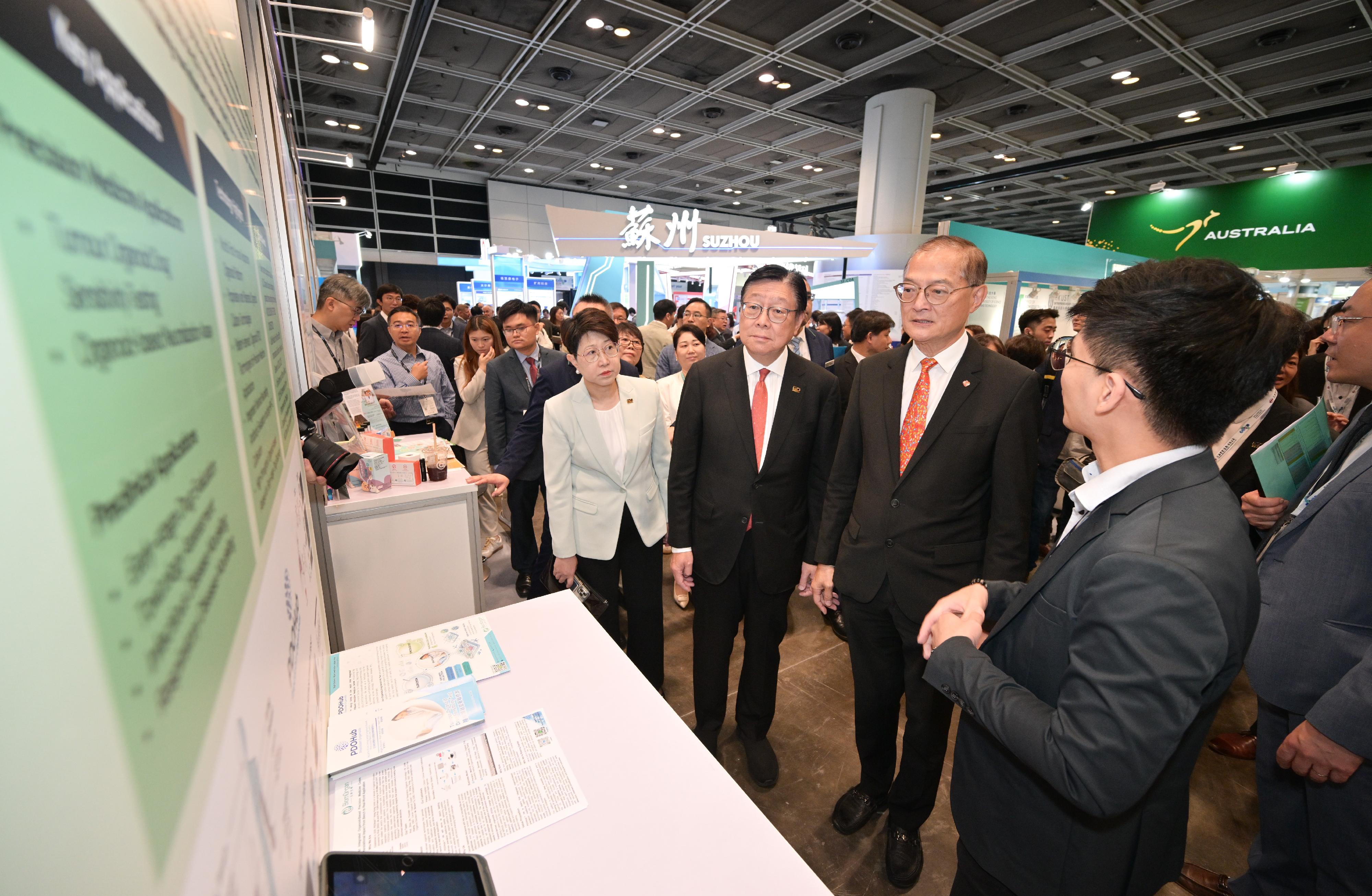 The Secretary for Health, Professor Lo Chung-mau (second right), tours an exhibition booth set up at the Asia Summit on Global Health today (May 11).

