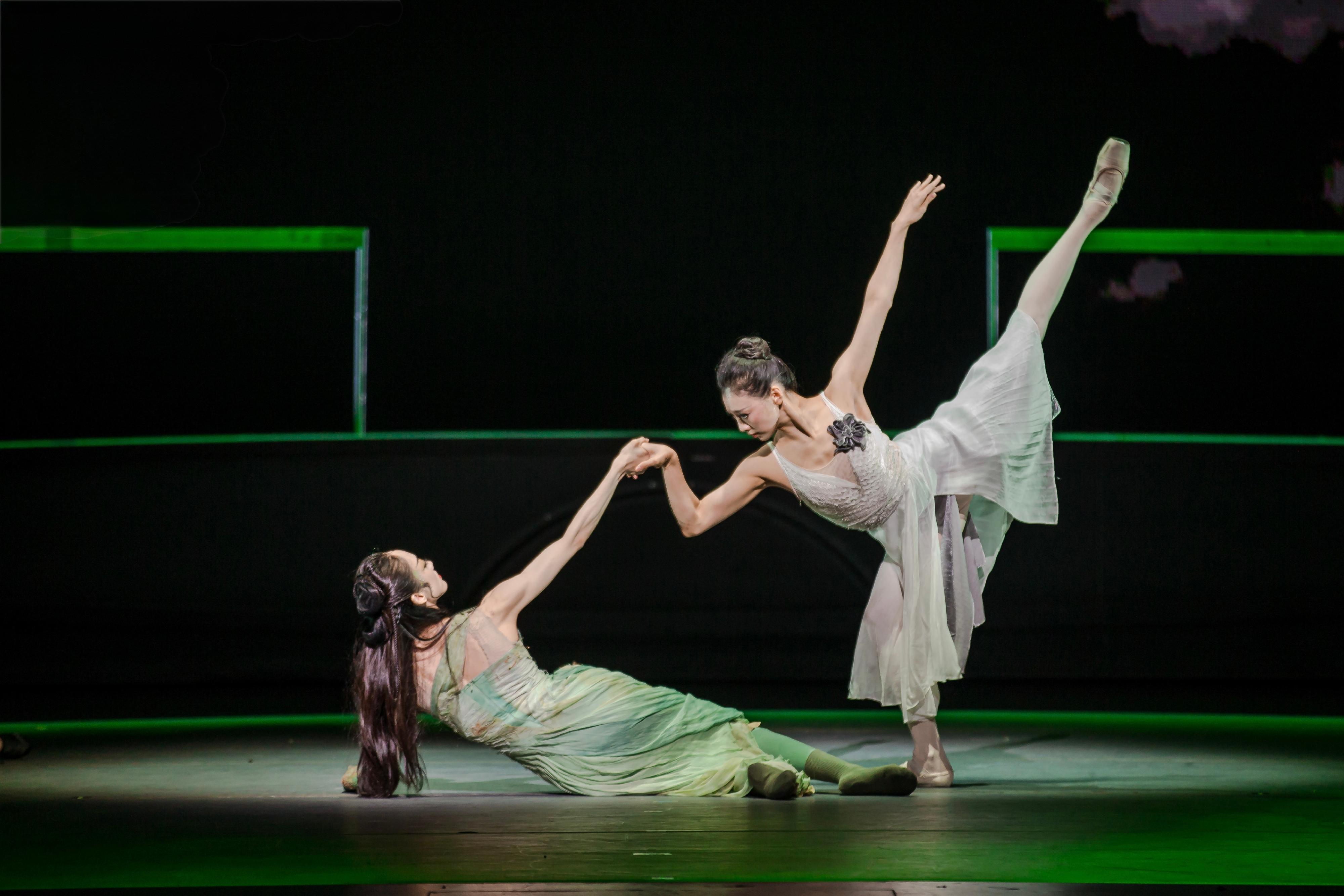 The opening programme of the Chinese Culture Festival 2026, "Dance Drama 'Lady White Snake' by Shanghai Grand Theatre", will be staged in Hong Kong in June. Photo shows a scene from "Lady White Snake".