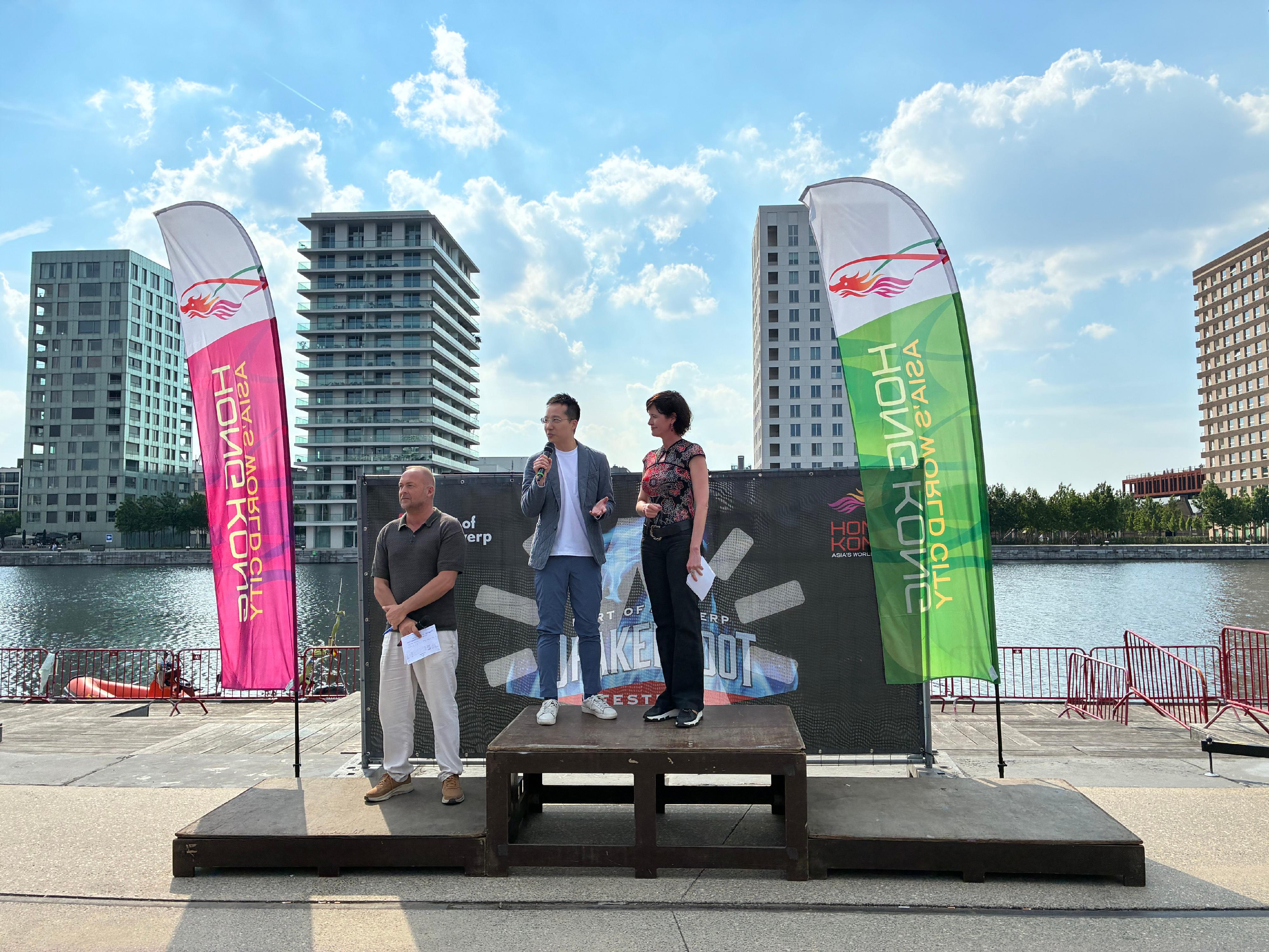Deputy Representative of the Hong Kong Economic and Trade Office in Brussels, Mr Kasper Ng (centre), addressed the audience at the prize award ceremony of the 12th Hong Kong Dragon Boat Festival in Antwerp, Belgium on May 9 (Antwerp time).