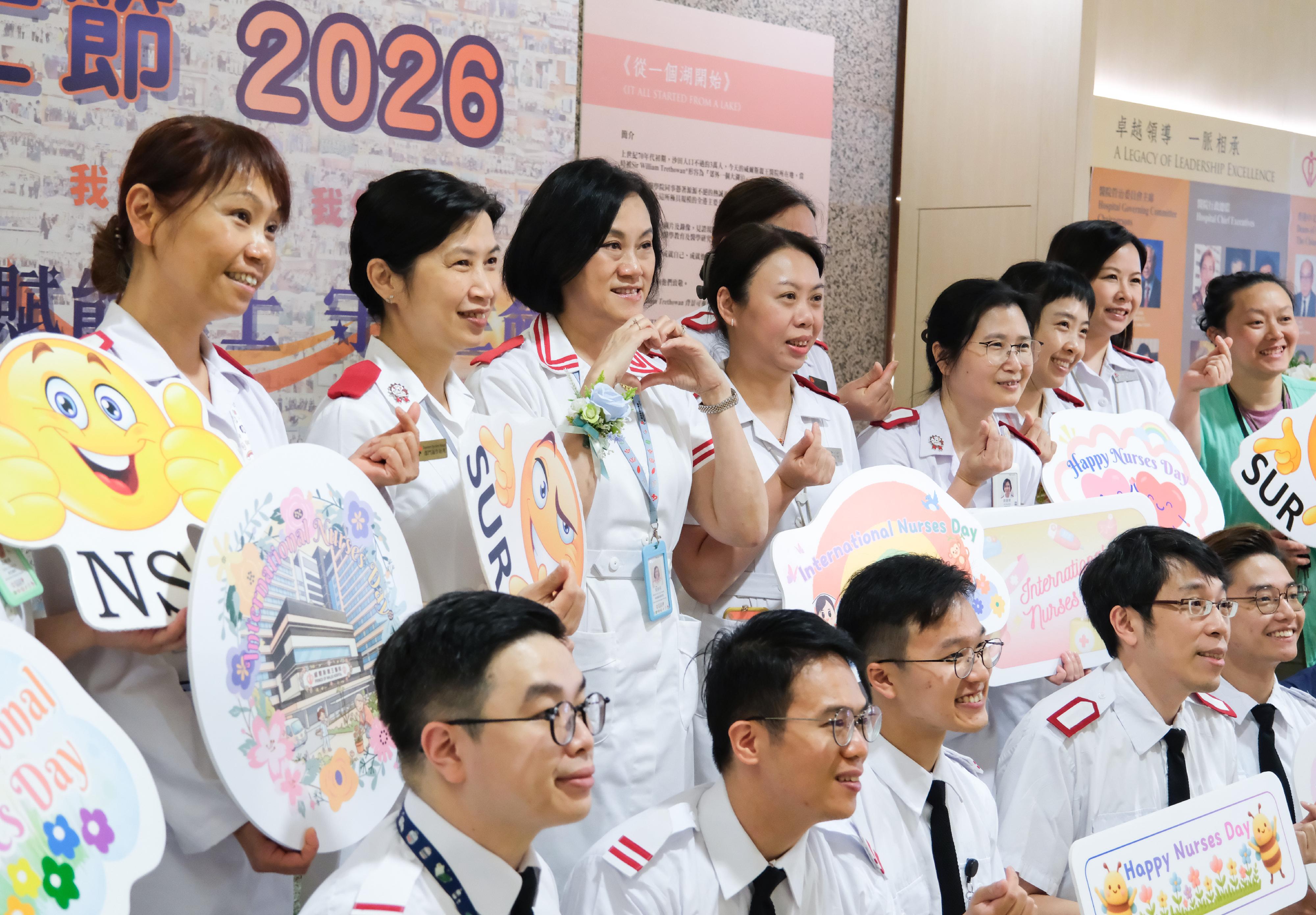 Today (May 12) marks the annual International Nurses Day. Public hospitals of the Hospital Authority have recently organised various celebration activities. Prince of Wales Hospital held a celebration event for the International Nurses Day to pay tribute to their dedicated nursing colleagues and encouraged them to continue upholding the spirit of Nightingale in providing professional and compassionate nursing care for the public.