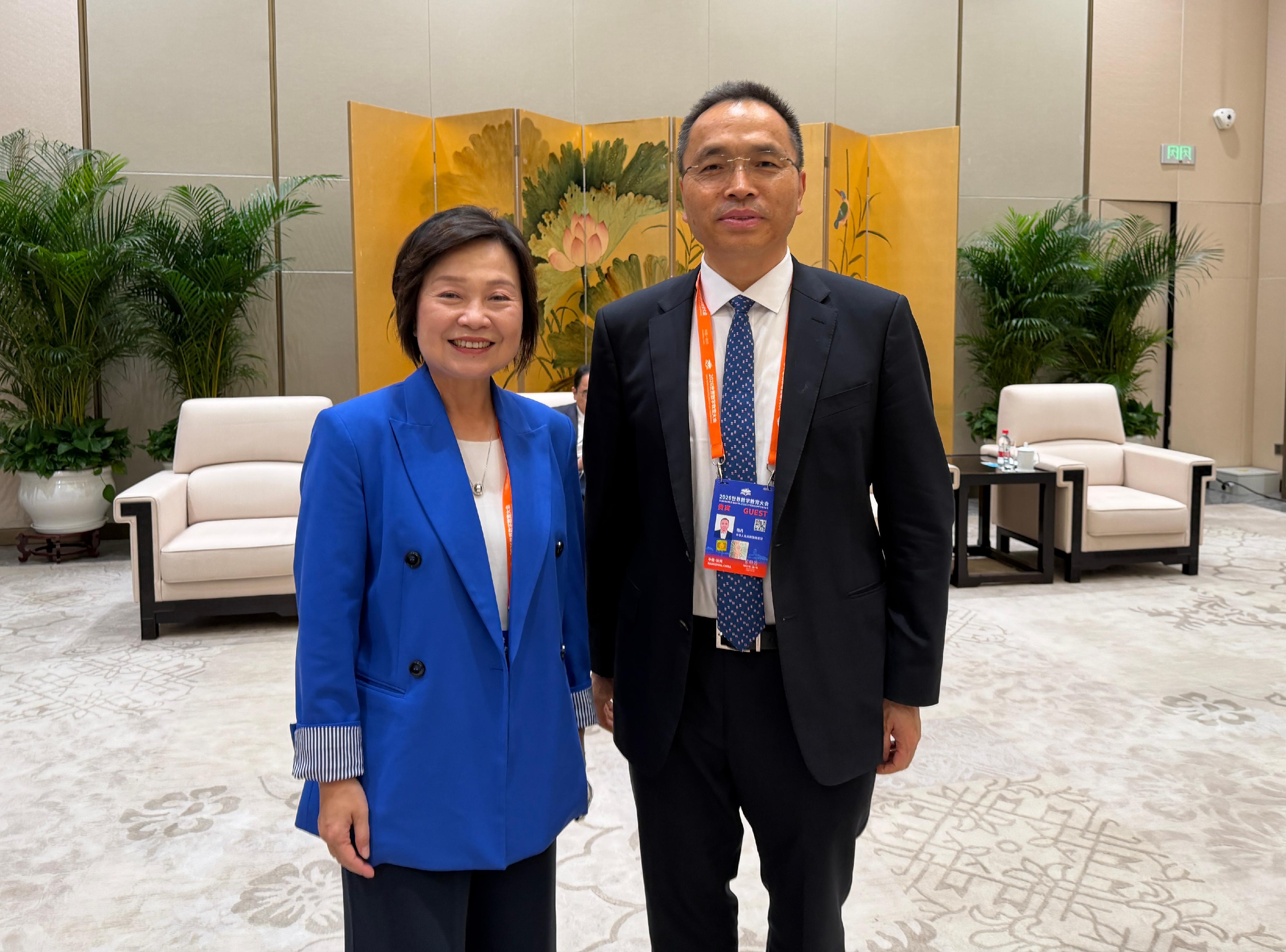 The Secretary for Education, Dr Choi Yuk-lin (left), attended the 2026 World Digital Education Conference in Hangzhou, Zhejiang, and met with the Director of the Office of Hong Kong, Macao and Taiwan Affairs and Director of the Department of International Cooperation and Exchanges of the Ministry of Education, Mr Yang Dan (right), today (May 12).