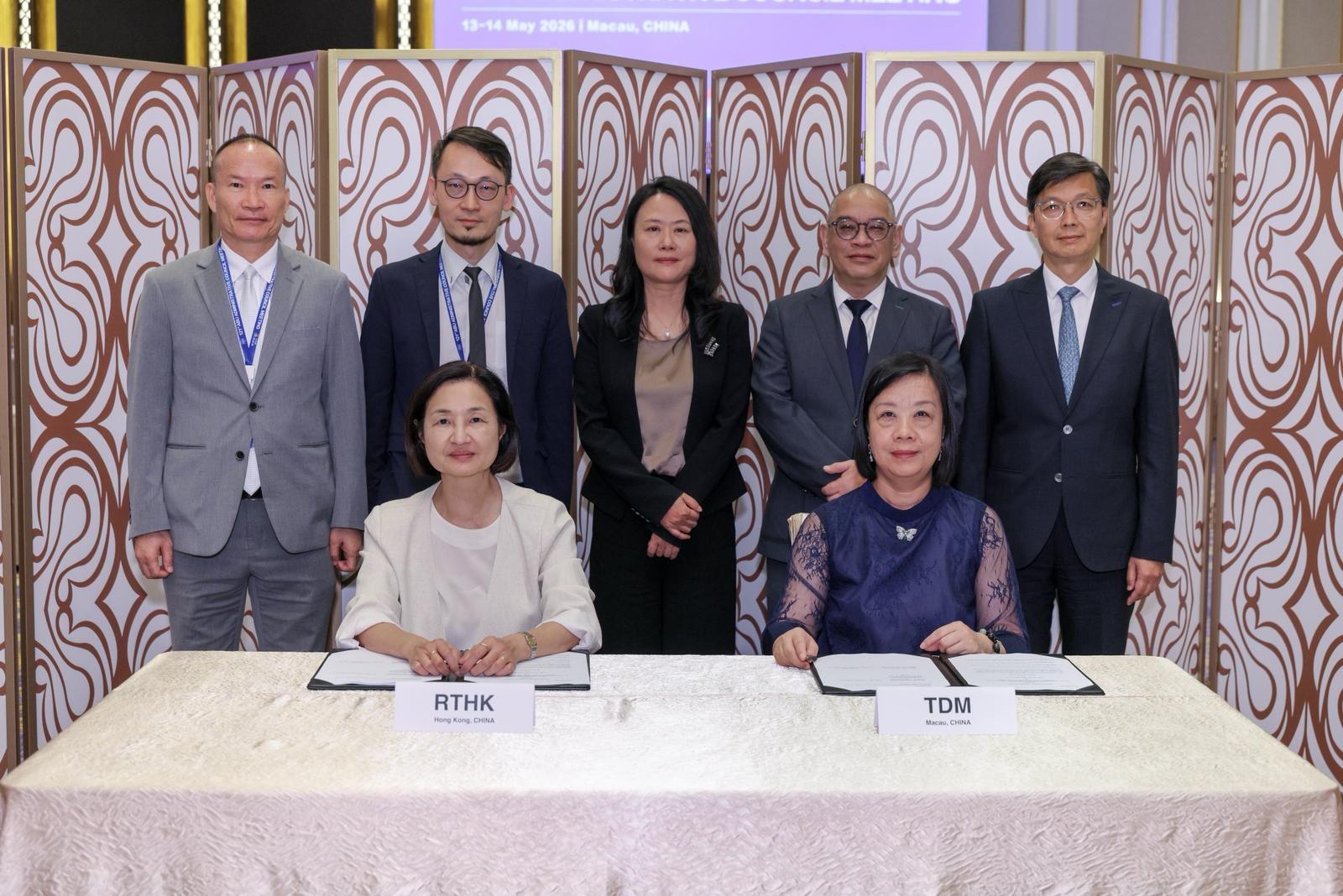 Radio Television Hong Kong (RTHK) today (May 13) signed a Memorandum of Understanding (MOU) in Macao with Teledifus&atilde;o de Macau, S.A. (TDM), committing to strengthen collaboration in areas including programme exchange and talent development. The Vice President of the Asia-Pacific Broadcasting Union and the Director-General of the International Cooperation Department of National Radio and Television Administration, Ms Zhou Jihong (back row, centre), witnessed the signing of MOU between the Director of Broadcasting, Ms Angelina Kwan (front row, left), and the Director of the Executive Committee of TDM, Ms Lo Song Man (front row, right).