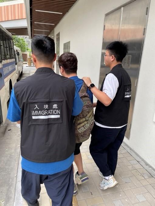 The Immigration Department mounted a series of territory-wide anti-illegal worker operations from May 8 to yesterday (May 14). Photo shows a suspected illegal worker arrested during an operation.