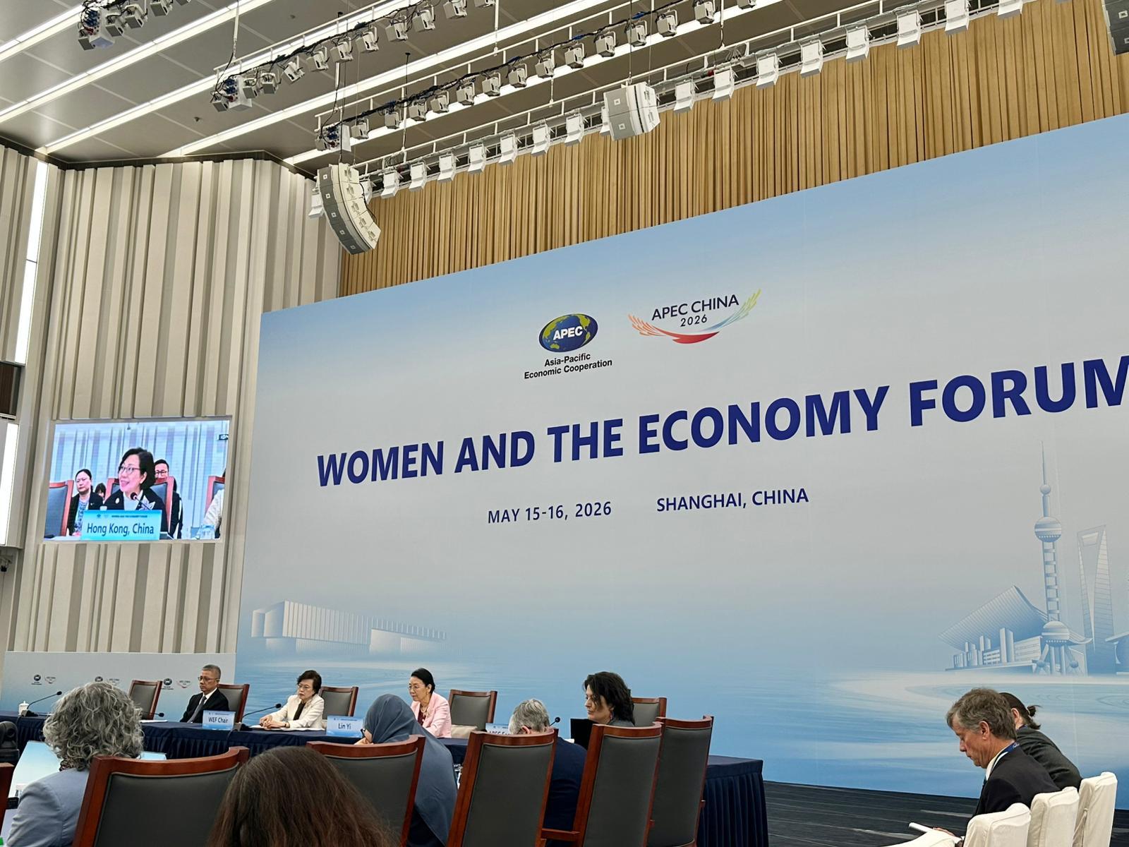 The Secretary for Home and Youth Affairs, Miss Alice Mak, attended the Asia-Pacific Economic Cooperation Women and the Economy Forum today (May 15). Photo shows Miss Mak (on screen) delivering a speech at the High-Level Policy Dialogue on Women and the Economy.