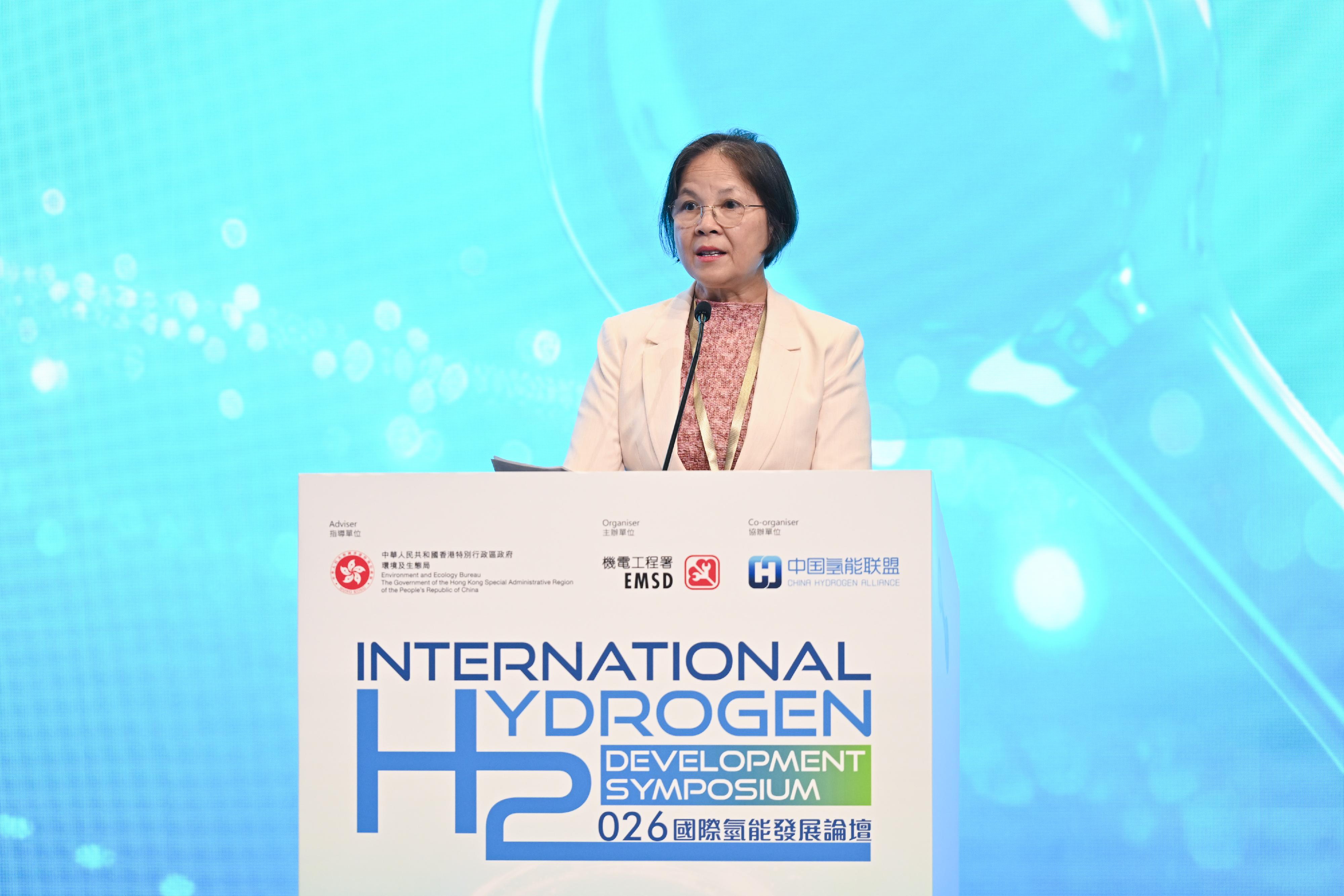 The opening ceremony of the International Hydrogen Development Symposium 2026 was held at the Hong Kong Convention and Exhibition Centre today (May 18). Photo shows the Acting Secretary for Environment and Ecology, Miss Diane Wong, delivering a welcoming speech at the symposium.