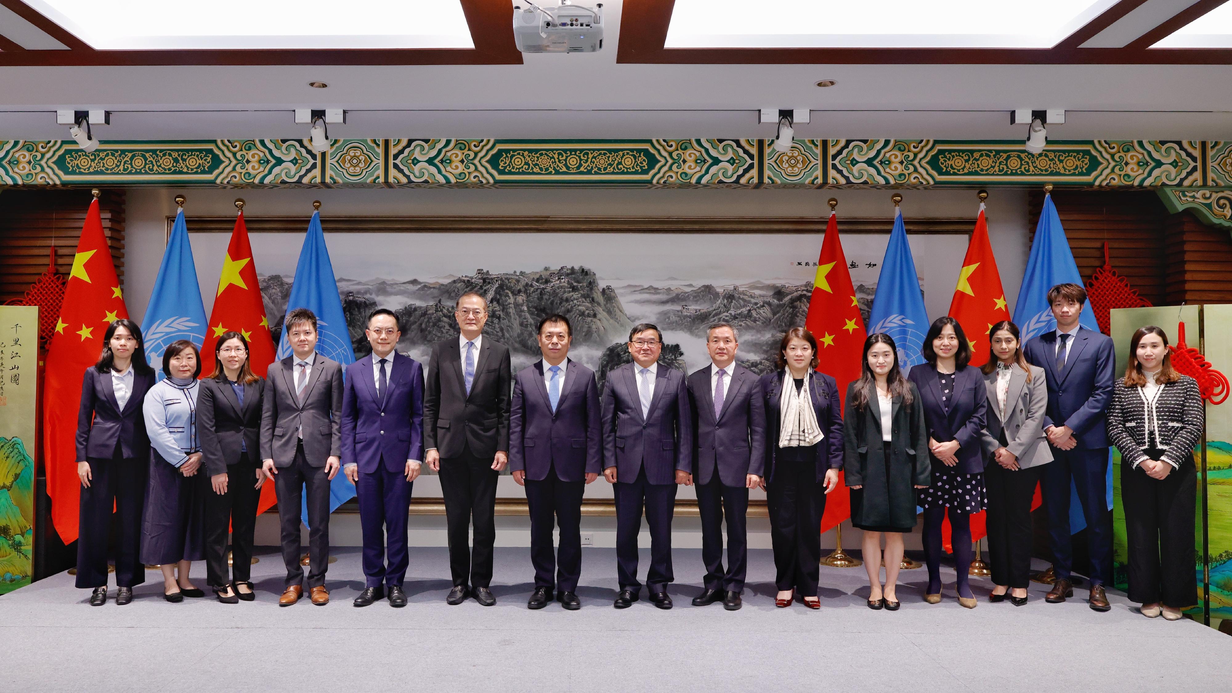 The Secretary for Health, Professor Lo Chung-mau, met with the Minister of the National Health Commission (NHC), Mr Lei Haichao, in Geneva, Switzerland, on May 17 (Geneva time). Photo shows Mr Lei (seventh left); the Vice Minister of the NHC and Administrator of the National Disease Control and Prevention Administration, Mr Shen Hongbing (seventh right); the Ambassador Extraordinary and Plenipotentiary, Permanent Representative of the People's Republic of China to the United Nations Office at Geneva and other International Organizations in Switzerland, Mr Jia Guide (eighth left); Professor Lo (sixth left); the Director of Health, Dr Ronald Lam (fifth left); the Controller of the Centre for Health Protection of the Department of Health, Dr Edwin Tsui (fourth left); the Chief Executive of the Hospital Authority, Dr Libby Lee (sixth right), and other members of the Hong Kong delegation.