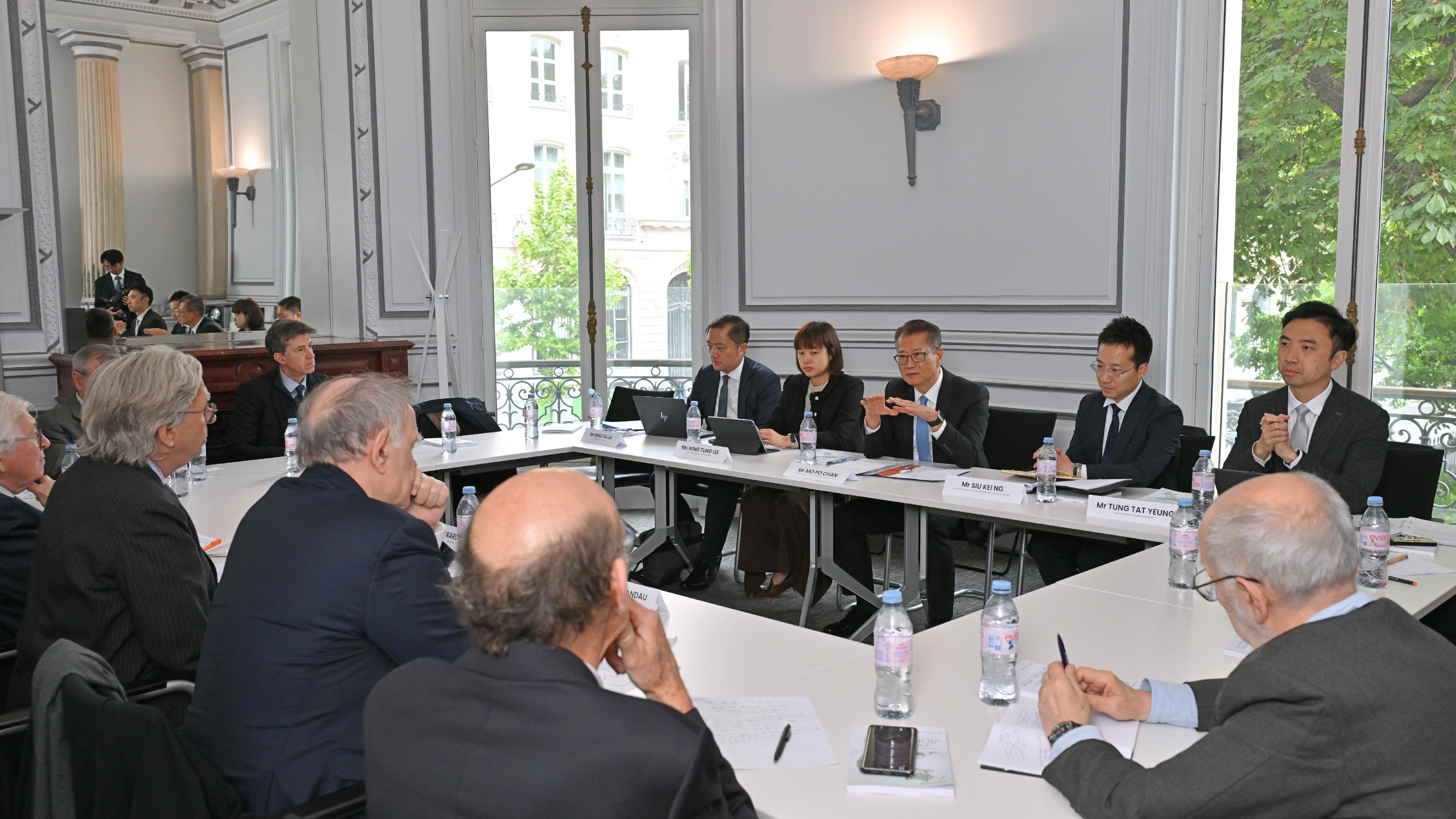 The Financial Secretary, Mr Paul Chan (third right), met with board members of a think tank, Asia Centre Paris, in Paris, France, on May 18 (Paris time).