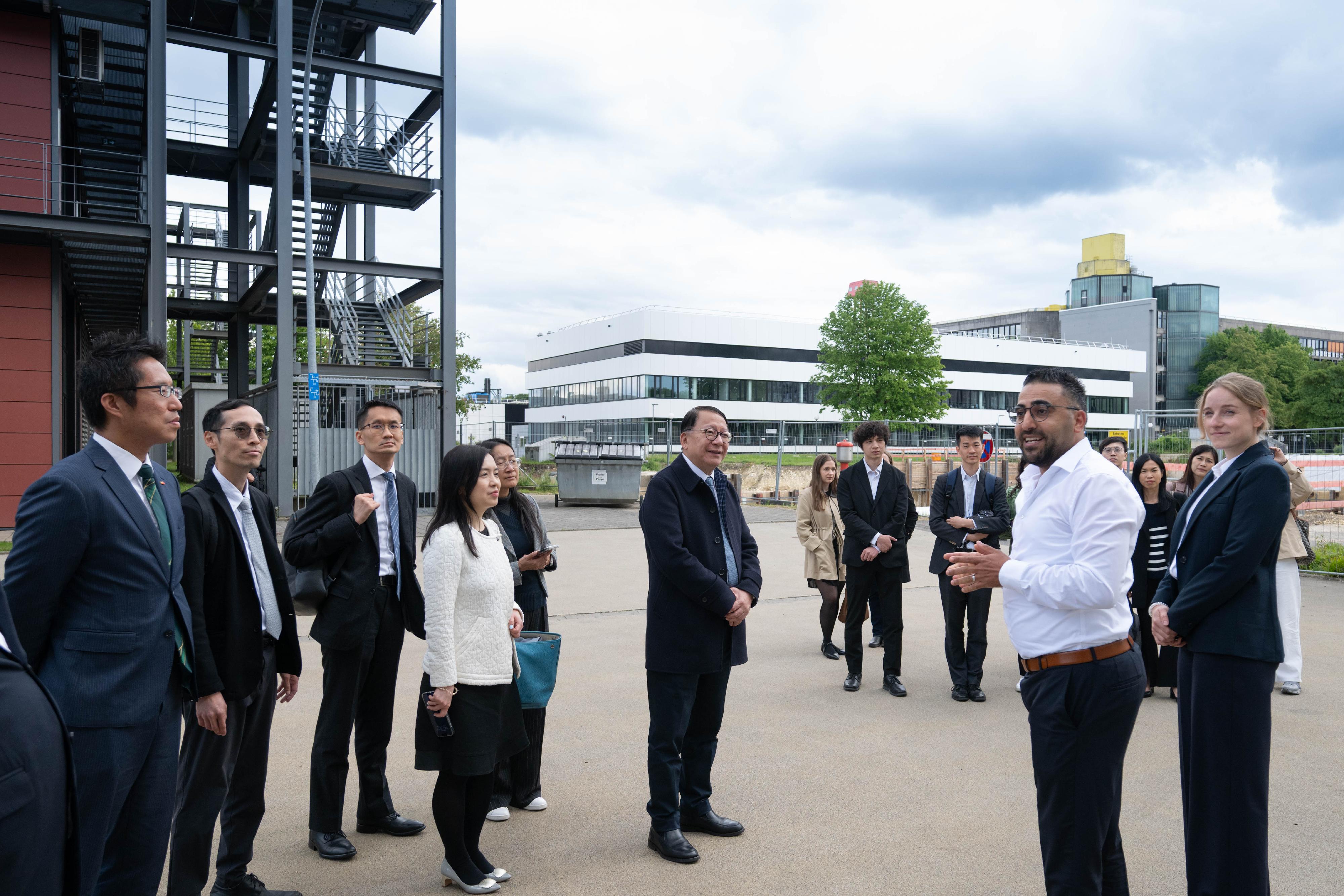 The Chief Secretary for Administration, Mr Chan Kwok-ki, led a delegation of the Working Group on Planning and Construction of the University Town under the Committee on Development of the Northern Metropolis to commence a visit to Germany yesterday (May 18, Aachen time). Photo shows Mr Chan (front row, third right), and the delegation visiting RWTH Aachen University, and touring its production technology institute WZL.