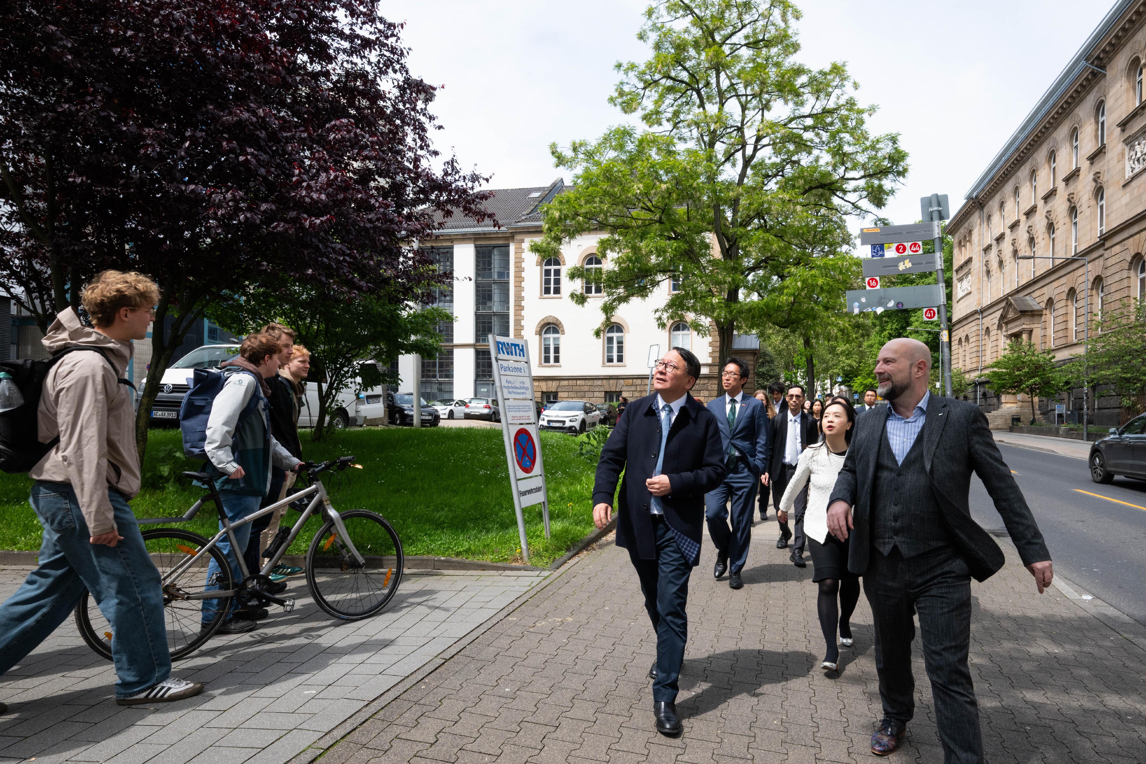 The Chief Secretary for Administration, Mr Chan Kwok-ki, led a delegation of the Working Group on Planning and Construction of the University Town under the Committee on Development of the Northern Metropolis to commence a visit to Germany yesterday (May 18, Aachen time). Photo shows Mr Chan (front row, first left), and the delegation visiting RWTH Aachen University, and touring the facilities of the campus.
