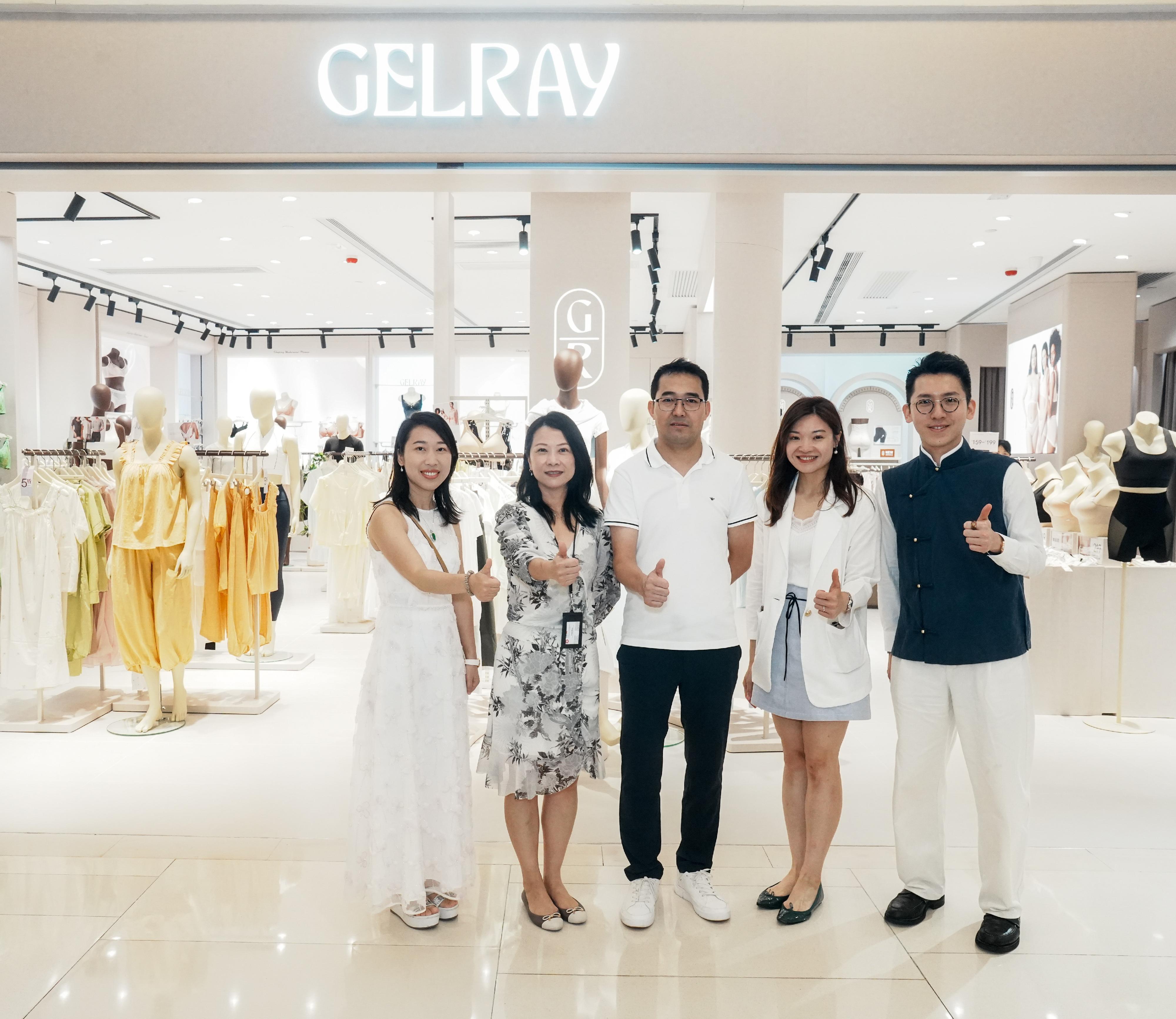 Invest Hong Kong (InvestHK) announced today (May 19) that Gelray, a Mainland women's homewear brand, has opened its first store in Hong Kong and established a regional headquarters in the city to expand into the Southeast Asian market. Photo shows the Head of Consumer and Hospitality of InvestHK, Ms Sindy Wong (second left); Founder of Gelray, Mr Tim Fang (centre); Co-founder of Gelray, Ms Amy Wang (first left); and Senior Vice President, Consumer and Hospitality of InvestHK, Ms Audrey Hon (second right) at the new store.