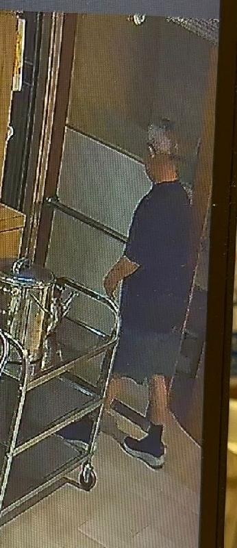 Ng Sun-keung, aged 67, is about 1.63 metres tall, 70 kilograms in weight and of fat build. He has a round face with yellow complexion and short grey and white hair. He was last seen wearing a pair of glasses, dark short-sleeved shirt, light blue pants, dark shoes and carrying a black crossbody bag.