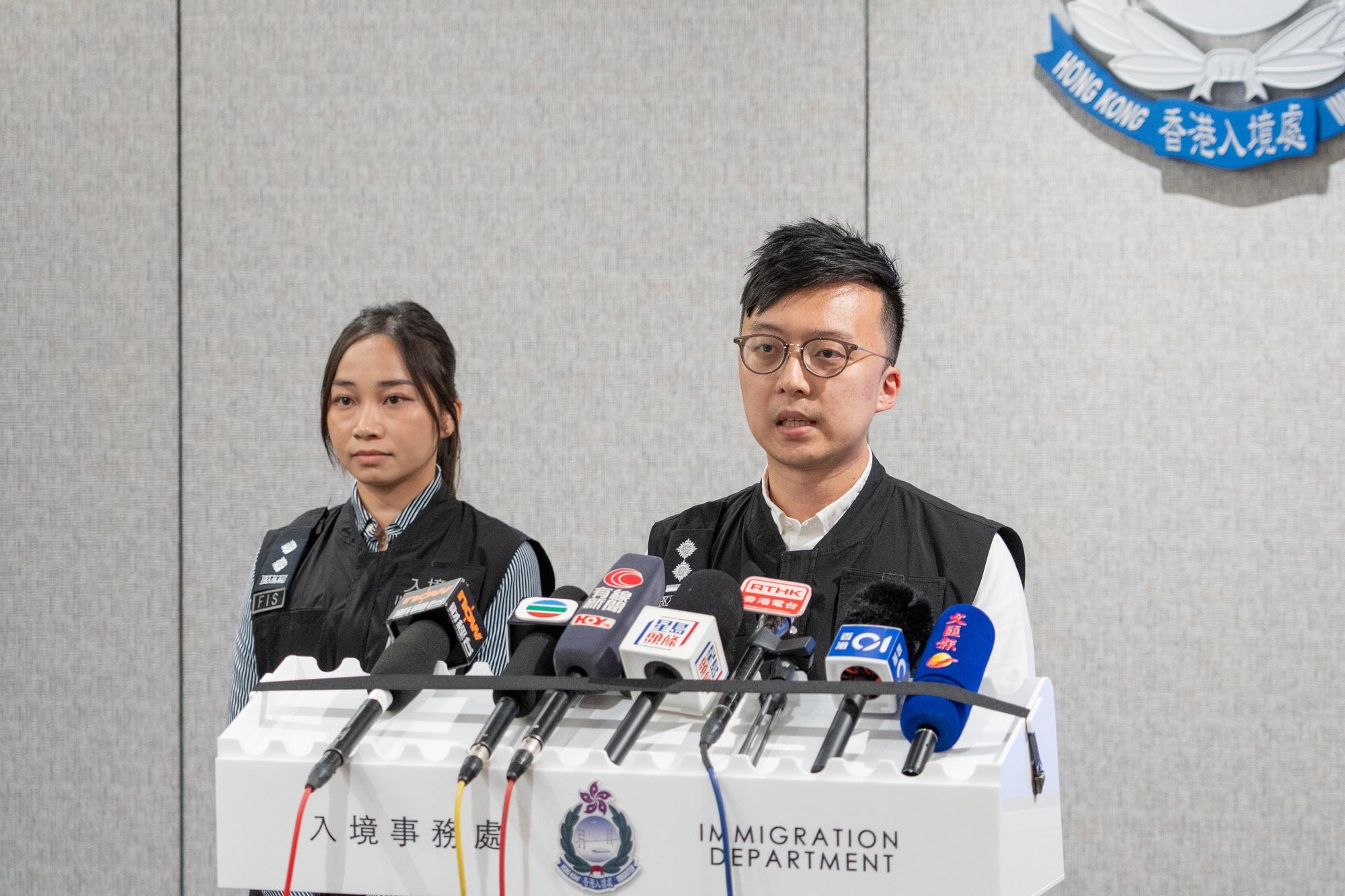 入境事務處於五月十七日至五月十九日一連三日在全港各區展開代號「劍魚」的反非法勞工行動。圖示高級入境事務主任傅哲浩(右)今日(五月十九日)講述行動細節。
