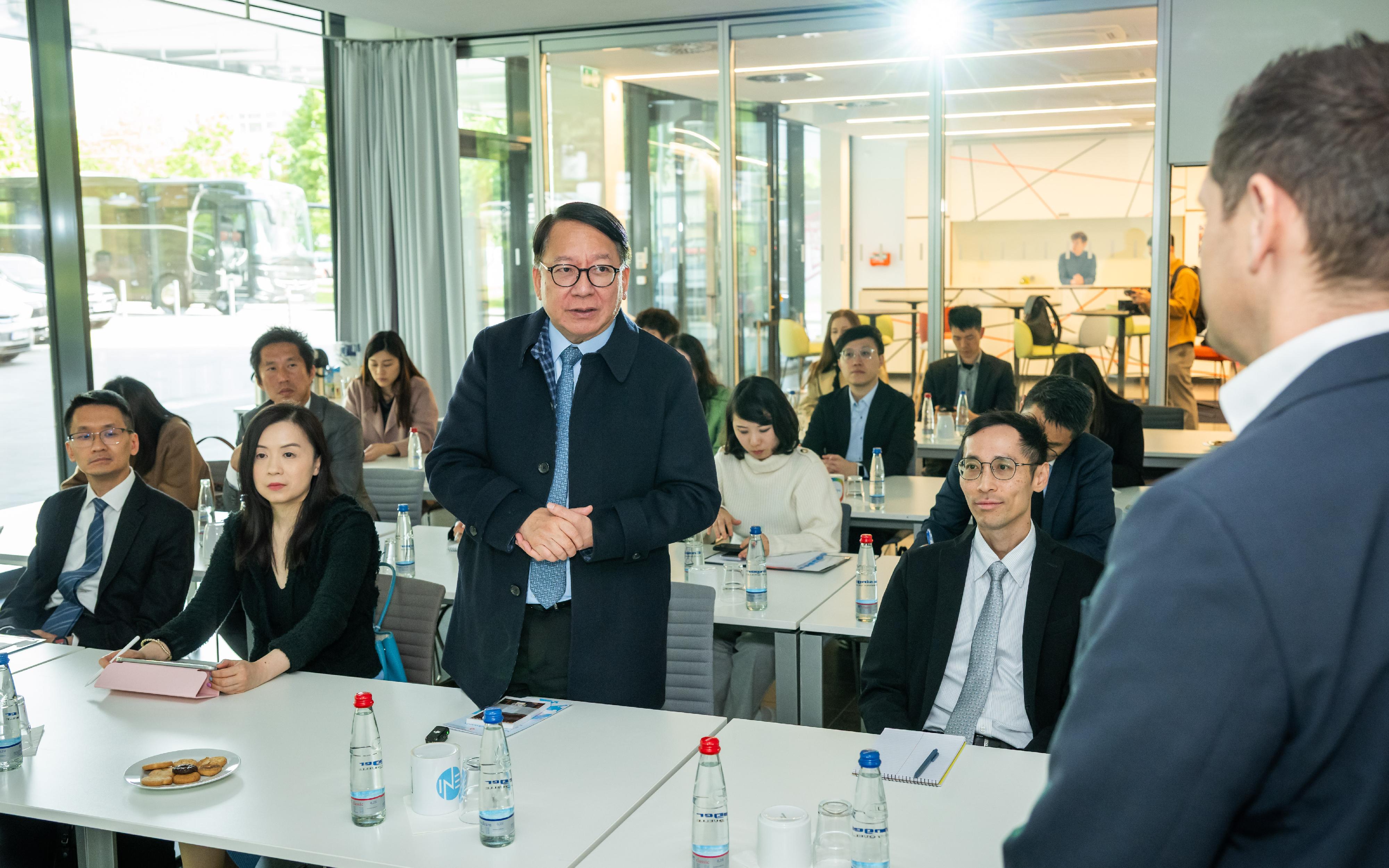 The Chief Secretary for Administration, Mr Chan Kwok-ki, led the delegation of the Working Group on Planning and Construction of the University Town under the Committee on Development of the Northern Metropolis to continue its trip to Germany yesterday (May 19, Stuttgart time). Photo shows Mr Chan (third left), and the delegation visiting the ARENA2036 research campus for automobiles on the campus of the University of Stuttgart, and meeting with university representatives.