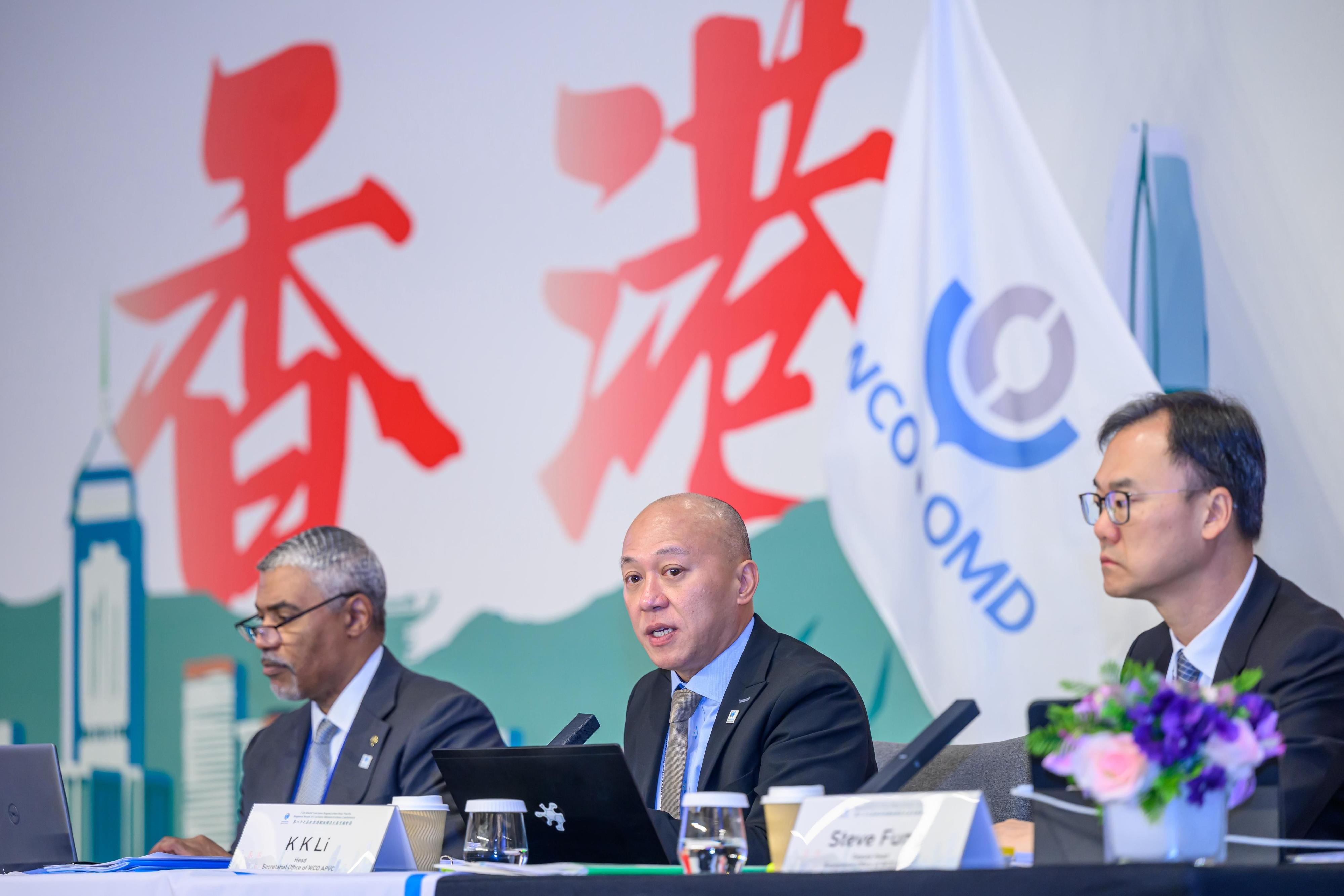 由香港海關舉辦的第27屆世界海關組織亞太區首腦會議今日(五月二十日)圓滿結束。圖示海關助理關長(世界海關組織)李建基(中)主持會議。