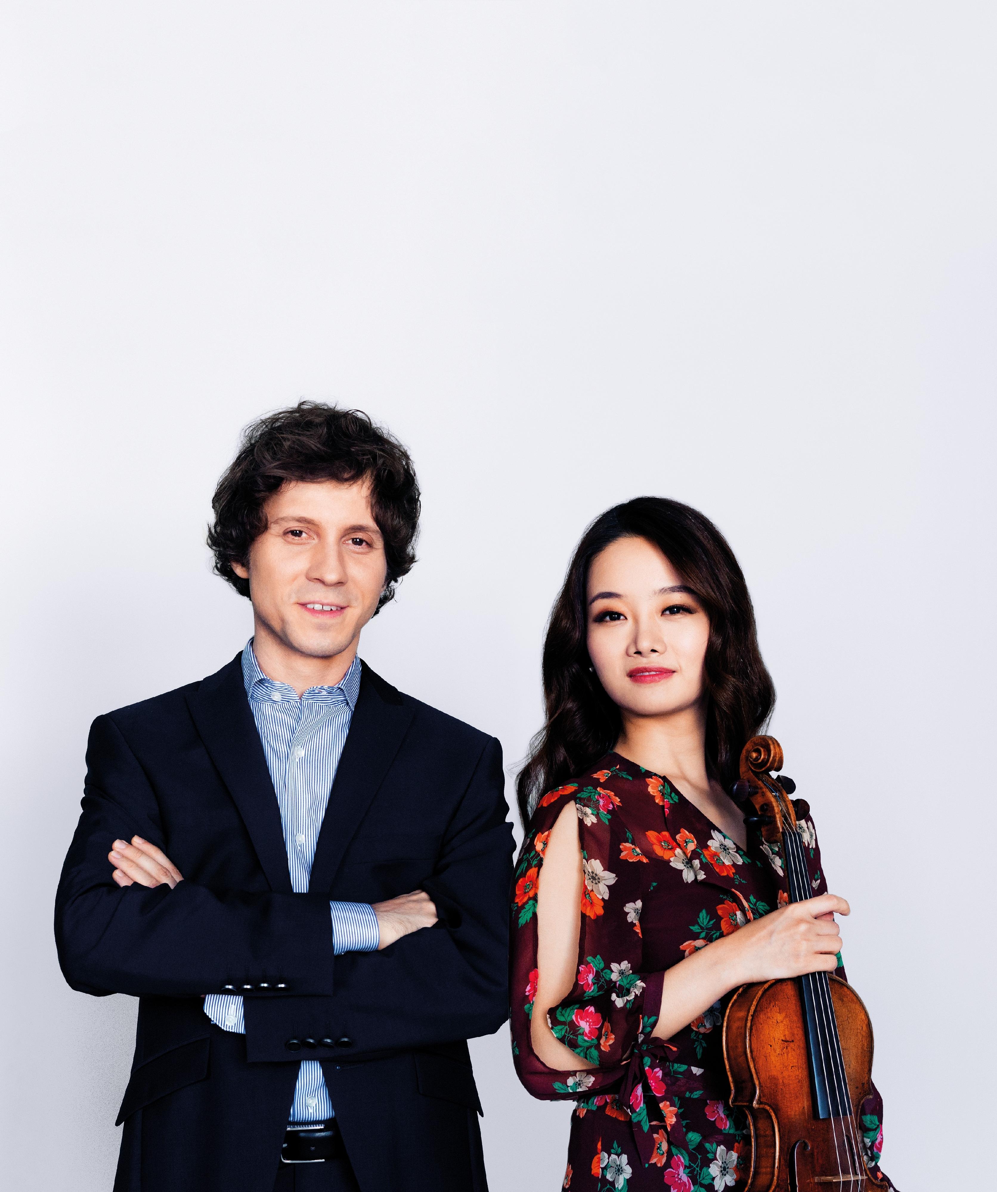 Polish pianist Rafał Blechacz (left) and Korean violist Bomsori Kim (right) will stage a duo recital in Hong Kong on June 22. (Source of photo: Harald Hoffmann)