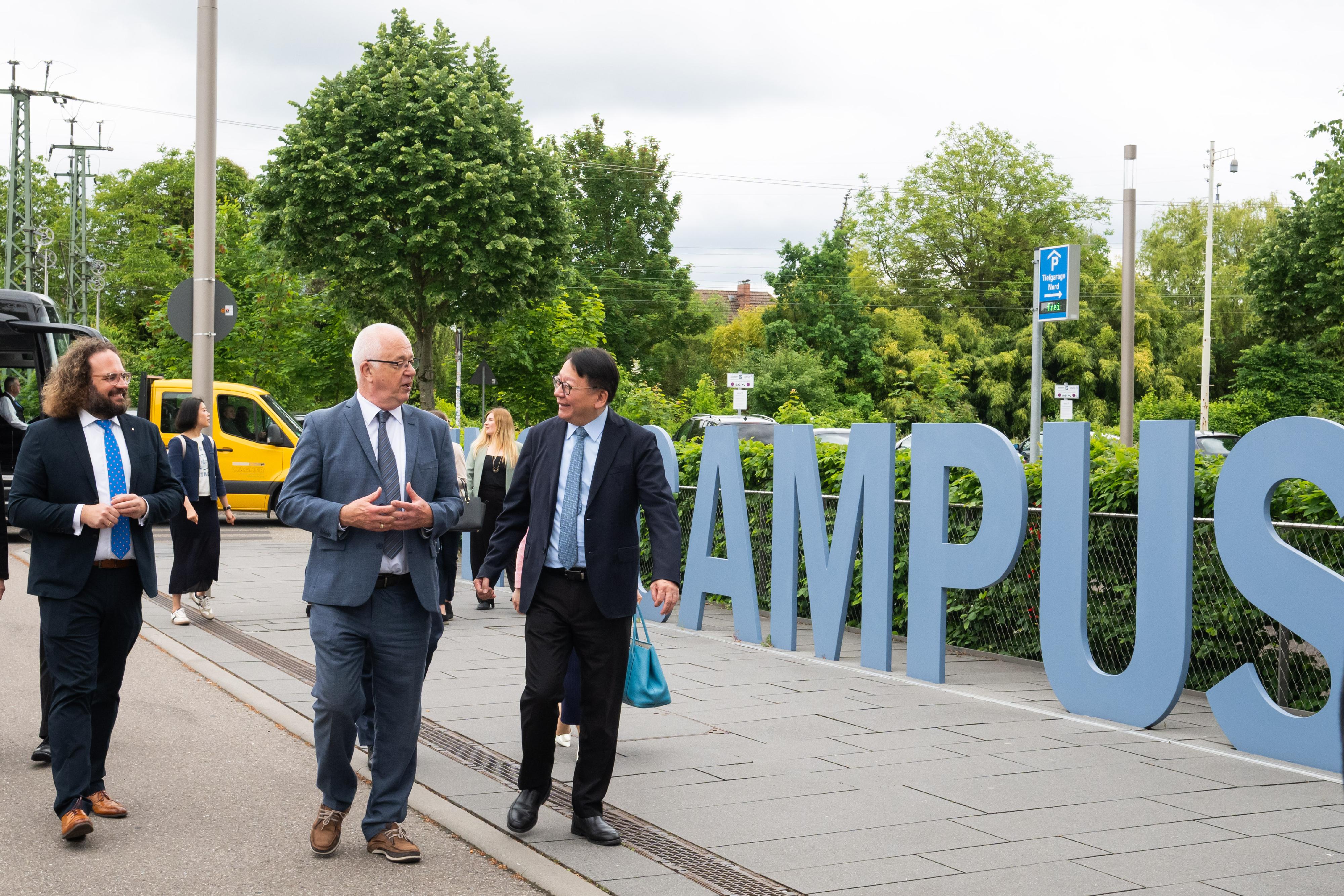 The delegation of the Working Group on Planning and Construction of the University Town under the Committee on Development of the Northern Metropolis led by the Chief Secretary for Administration, Mr Chan Kwok-ki, yesterday (May 20, Heilbronn time) continued its visit to Germany. Photo shows Mr Chan (first right) and the delegation visiting Bildungscampus Heilbronn.