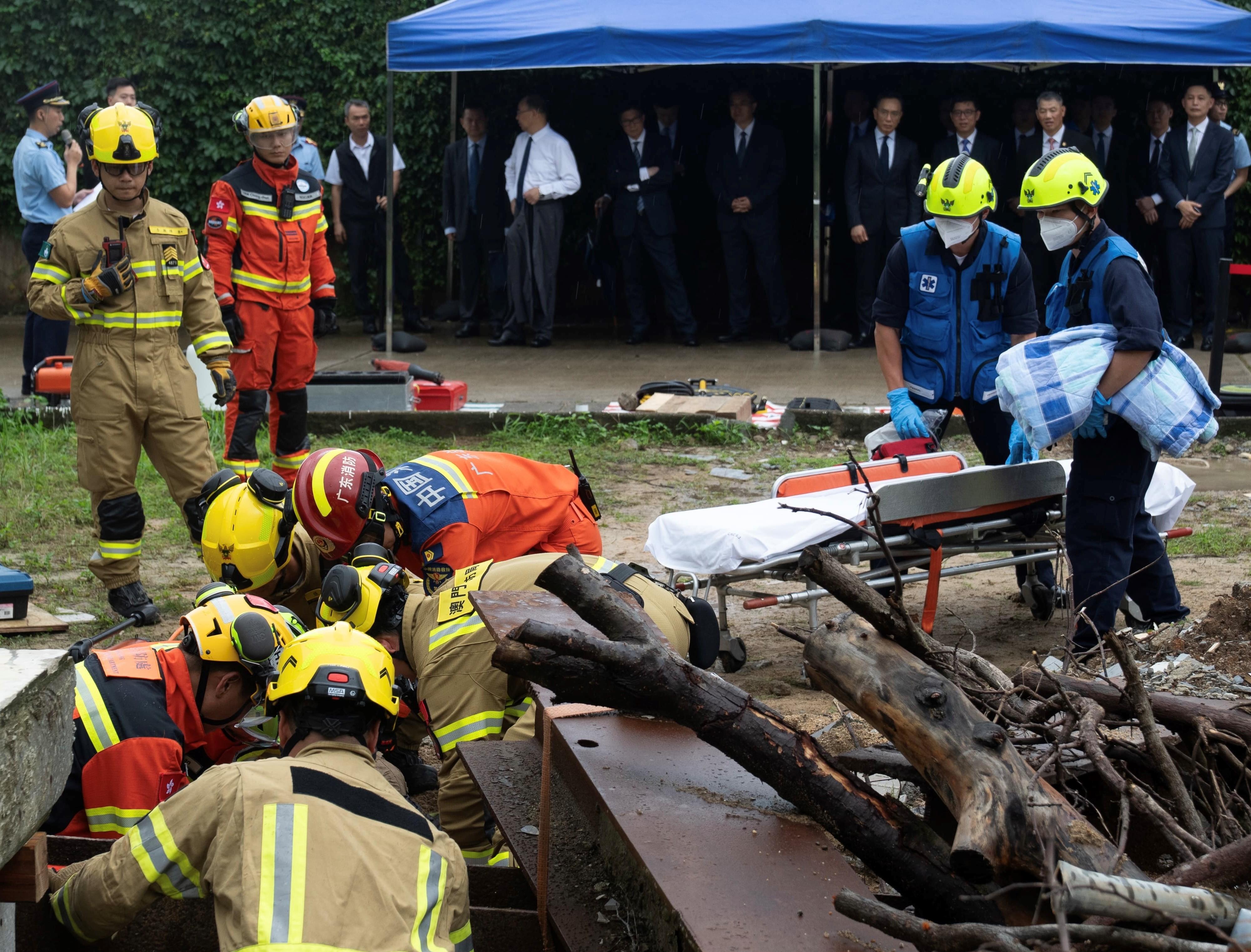 The Guangdong-Hong Kong-Macao Greater Bay Area joint emergency response and rescue exercise, "Liancheng-2026", was held in Macao from May 20 to today (May 22). Photo shows an earthquake search and rescue exercise.