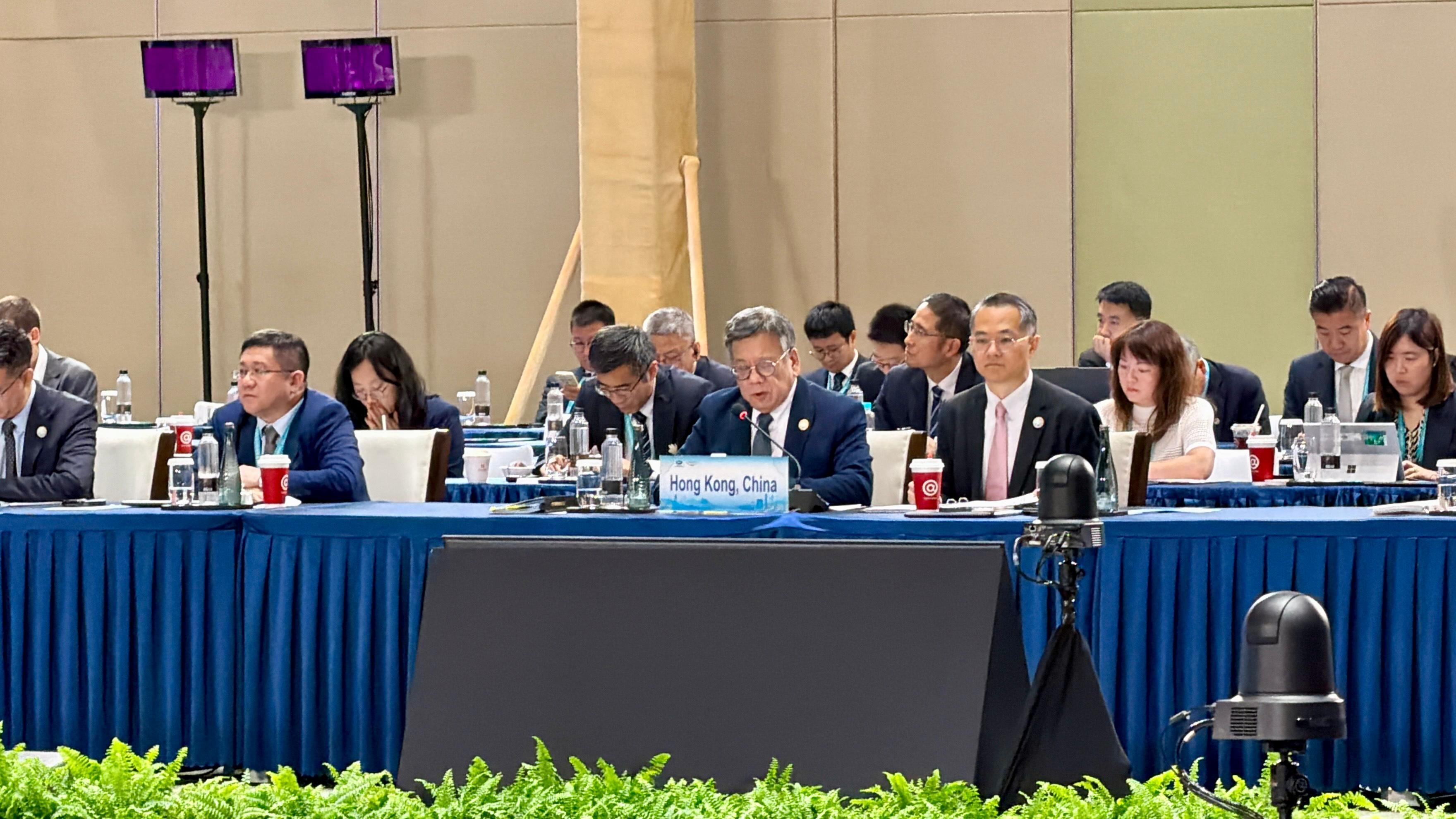 The Secretary for Commerce and Economic Development, Mr Algernon Yau (front row, centre), speaks at a discussion session entitled "Build an Open and Predictable Regional and Multilateral Trade and Economic Order" at the Asia-Pacific Economic Cooperation Ministers Responsible for Trade Meeting in Suzhou today (May 22). Also pictured is the Director-General of Trade and Industry, Mr Aaron Liu (front row, right).