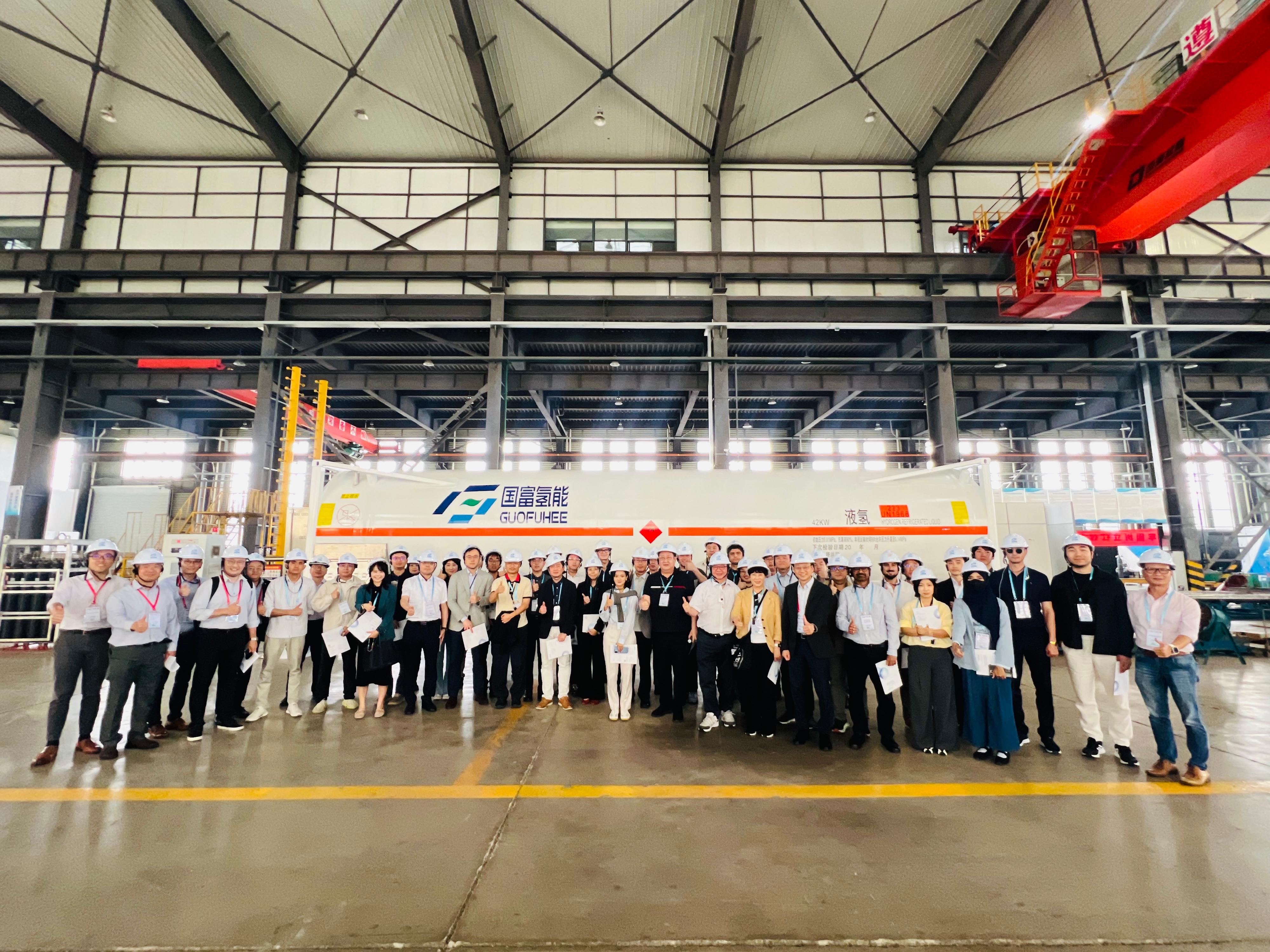 A delegation led by the Electrical and Mechanical Services Department (EMSD) completed their three-day technical visits on hydrogen in Yangtze River Delta region today (May 23). Photo shows the Assistant Director (Gas and General Legislation) of the EMSD, Mr Eric Wong (first row, fourth right), together with delegation members visiting Jiangsu Guofu Hydrogen Energy Equipment Co., Ltd. to learn about its equipment manufacturing and support technologies across the five core segments of the hydrogen industry, namely production, storage, transportation, refuelling and utilisation.