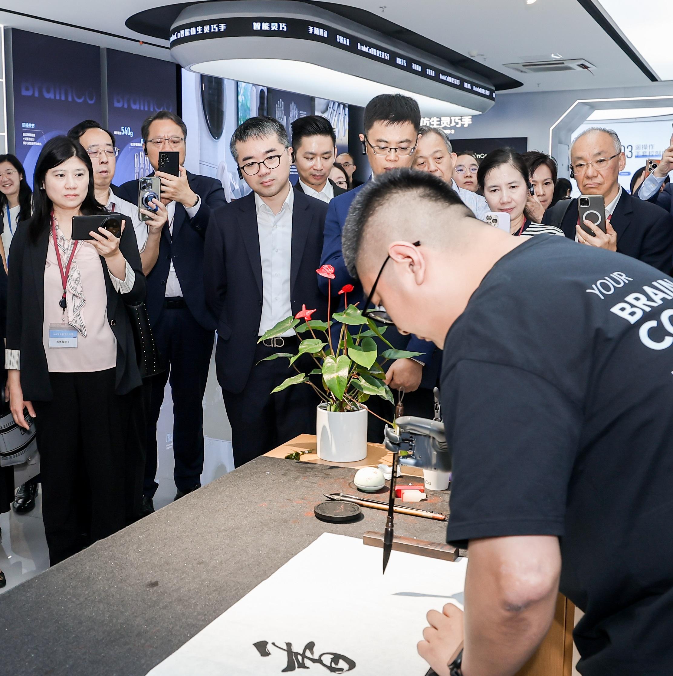 The Under Secretary for Education, Dr Sze Chun-fai, led a delegation to visit Hangzhou, Zhejiang Province, yesterday (May 26). Photo shows Dr Sze (front row, second left) and the delegation today (May 27) visiting BrainCo, and being briefed by a company representative on the latest progress in brain-computer interface technology research and development, as well as its applications in the education field.