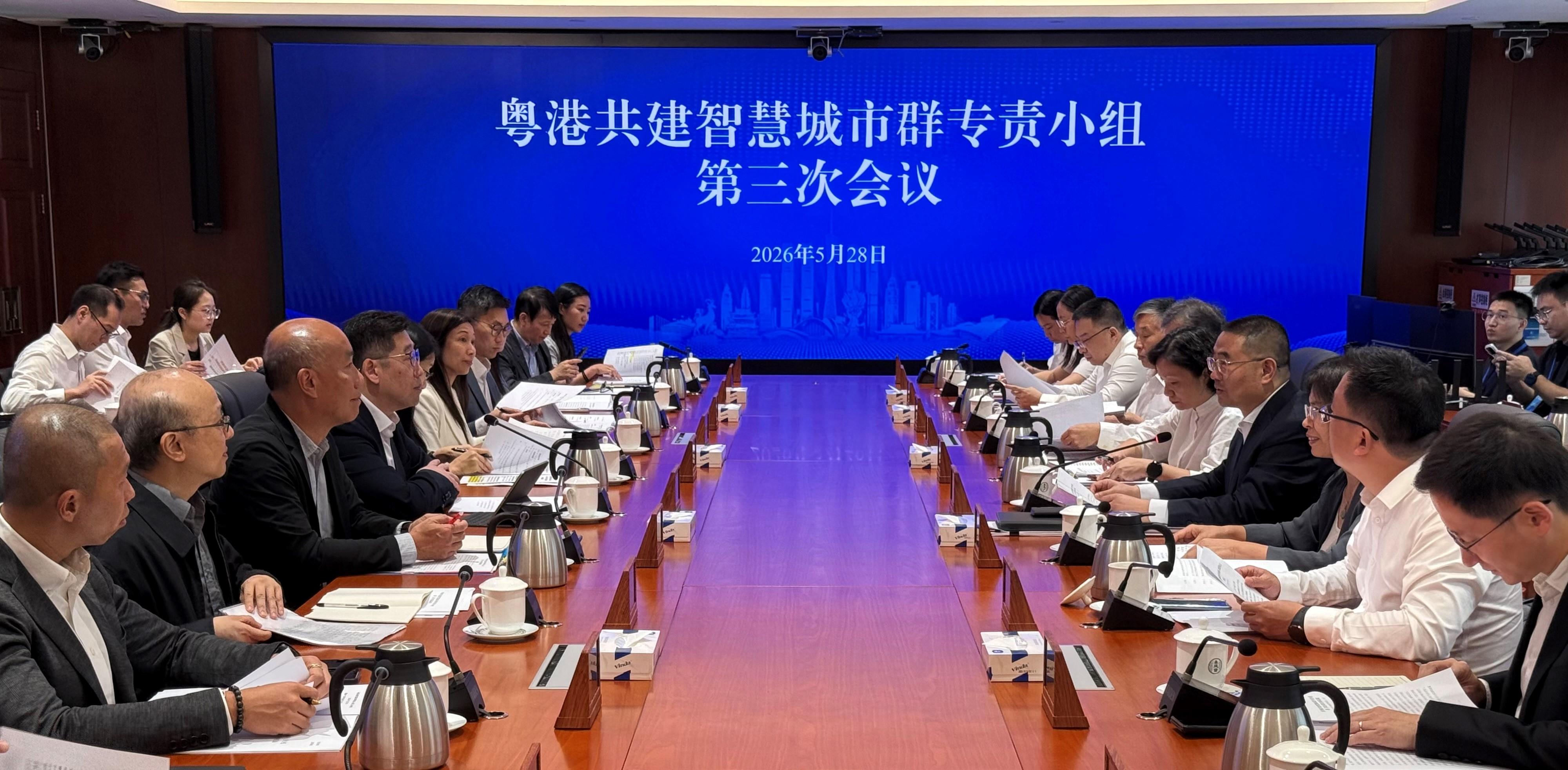 The Acting Commissioner for Digital Policy, Mr Daniel Cheung, together with representatives from various bureaux/departments, attended the third meeting of the Hong Kong/Guangdong Expert Group on Co-developing a Smart City Cluster in Guangzhou today (May 28). Photo shows Mr Cheung (fourth left) exchanging views with the Director-General of the Guangdong Provincial Administration of Government Service and Data, Mr Wang Tianguang (fourth right), on continuously deepening co-operation in smart city development between the Hong Kong Special Administrative Region and Guangdong Province.