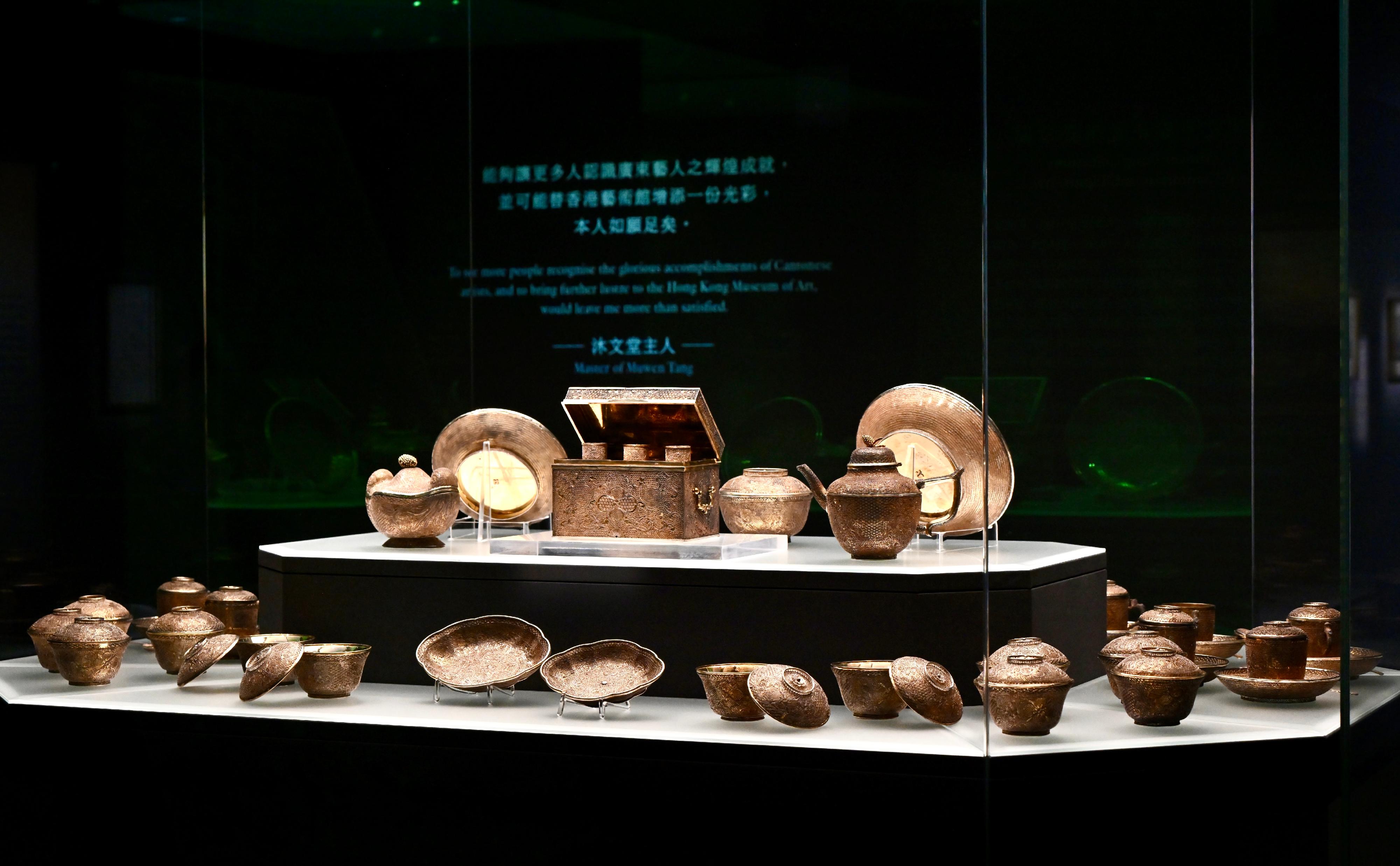 「粵藝遠洋──沐文堂廣東及外銷藝術捐贈展」開幕典禮今日(五月二十八日)在香港藝術館舉行。圖示原屬歐洲皇室舊藏,被稱為「女皇茶具」的清代外銷鎏金銀纍絲茶具。