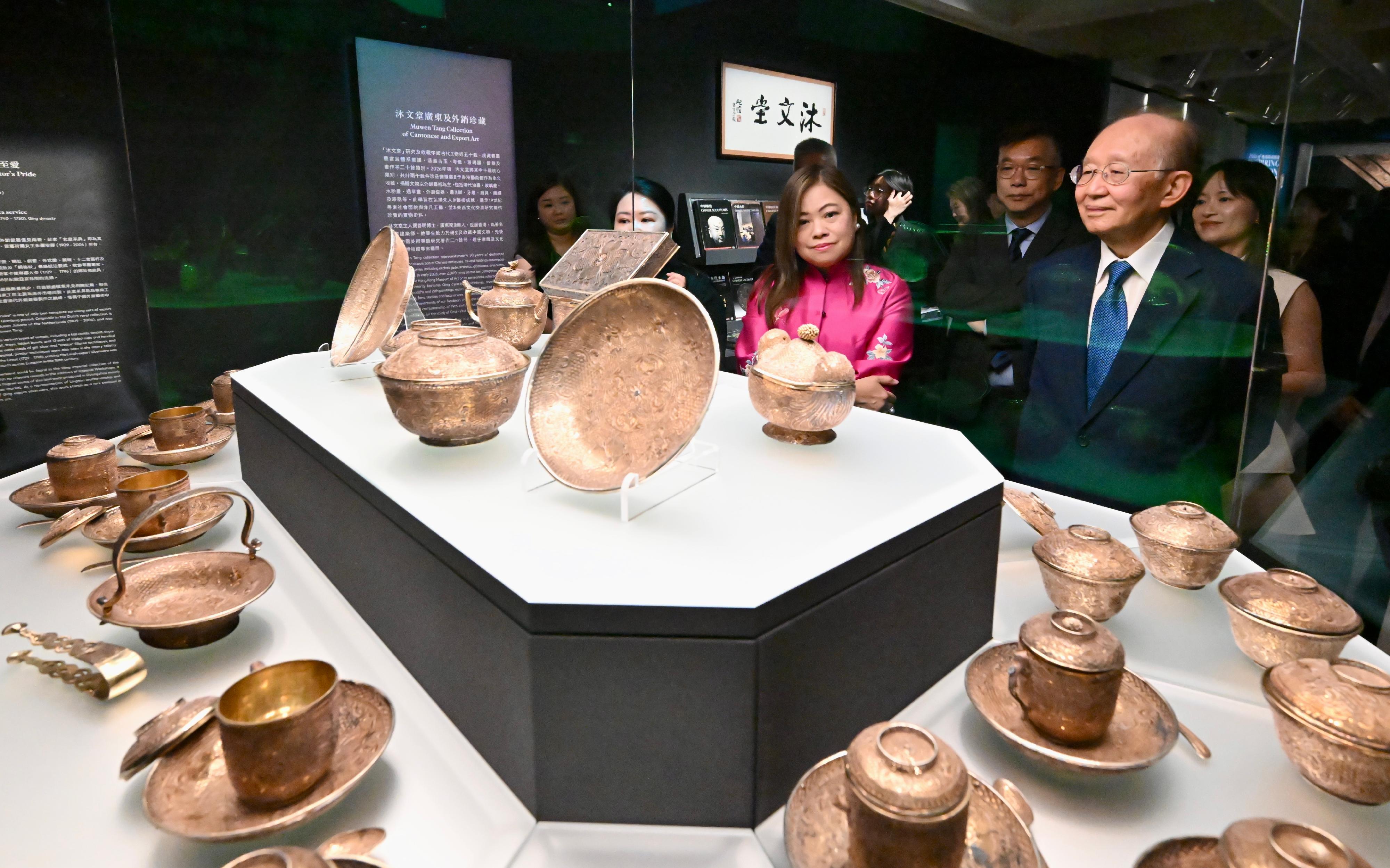 The opening of the "Proudly from Canton: The Muwen Tang Collection of Cantonese and Export Art" exhibition and the donation and gallery inauguration ceremony was held today (May 28) at the Hong Kong Museum of Art. Photo shows the Secretary for Culture, Sports and Tourism, Miss Rosanna Law, touring the exhibition.