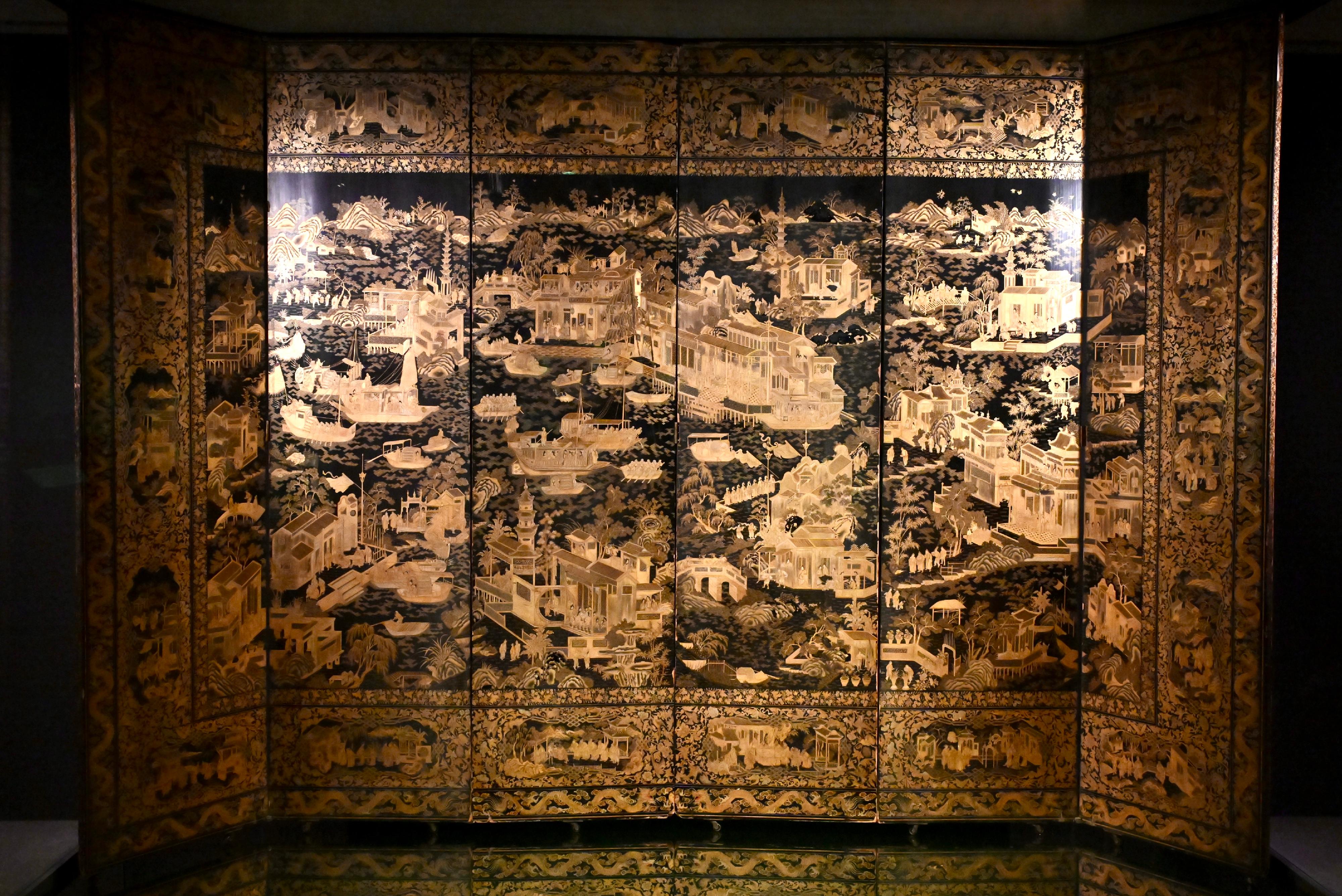 The opening ceremony of the "Proudly from Canton: The Muwen Tang Collection of Cantonese and Export Art" exhibition was held today (May 28) at the Hong Kong Museum of Art. Photo shows a black and gilt lacquer folding screen with a narrative figure design, the largest exhibit in the exhibition.