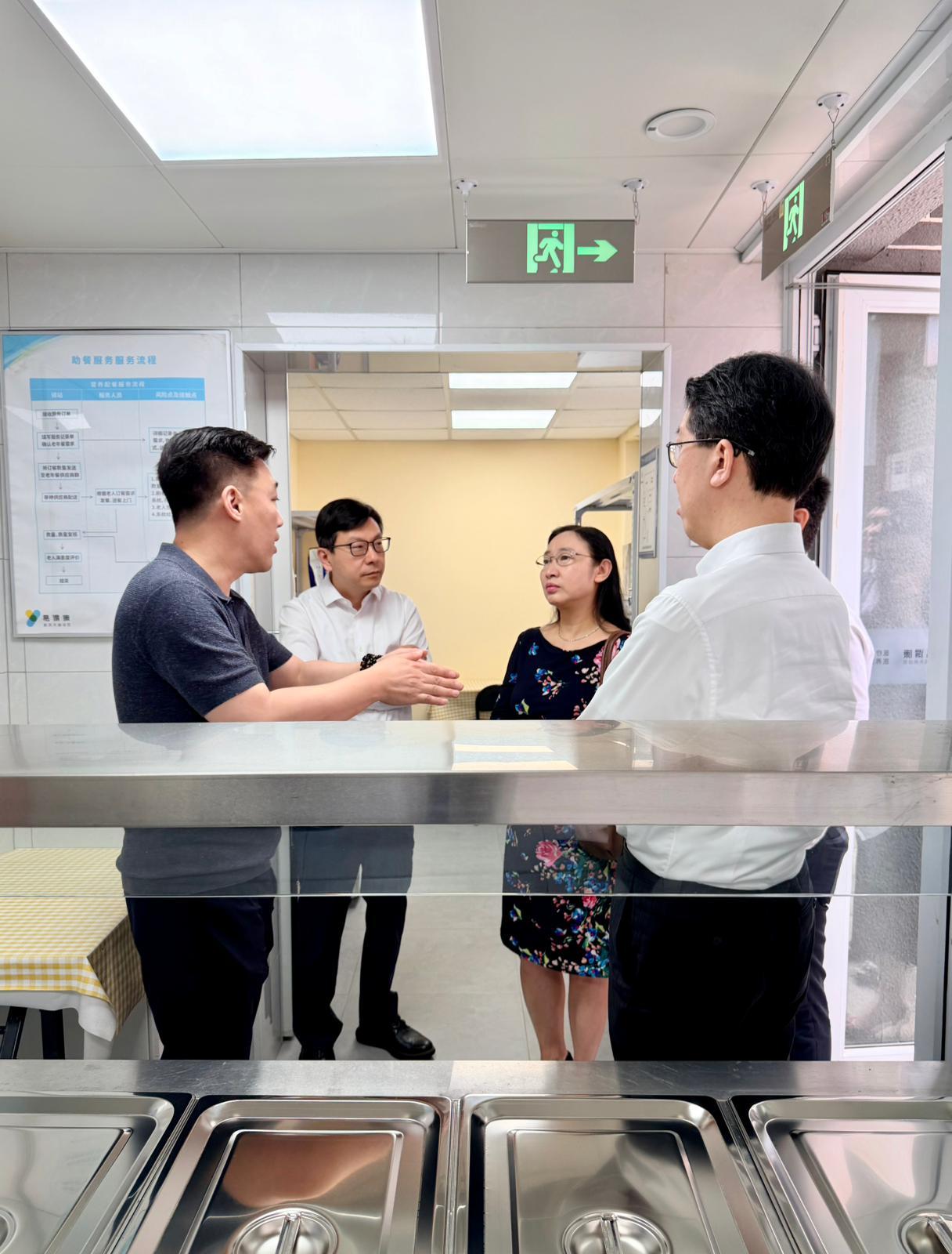The Secretary for Labour and Welfare, Mr Chris Sun, today (May 28) concluded his three-day visit to Beijing. The Permanent Secretary for Labour and Welfare, Ms Alice Lau; the Director of Social Welfare, Mr Edward To; and the Commissioner for Labour, Mr Sam Hui, also joined the visit. Photo shows Mr Sun (second left), Ms Lau (second right), and Mr To (first right) listening to a briefing on the meal delivery service and meal preparation facilities provided in a local community elderly care service station yesterday (May 27).