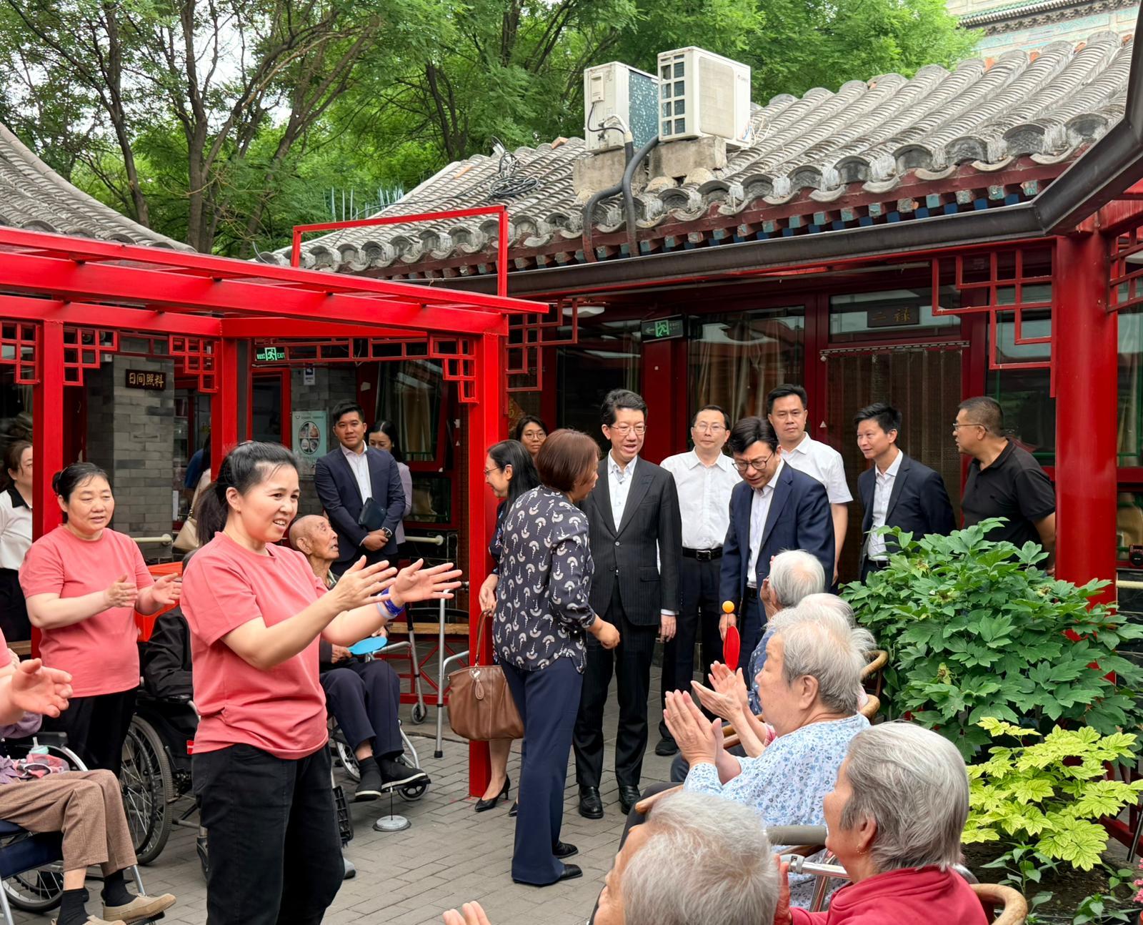 The Secretary for Labour and Welfare, Mr Chris Sun, today (May 28) concluded his three-day visit to Beijing. The Permanent Secretary for Labour and Welfare, Ms Alice Lau; the Director of Social Welfare, Mr Edward To; and the Commissioner for Labour, Mr Sam Hui, also joined the visit. Photo shows Mr Sun (standing, fourth right) interacting with the elderly participating in outdoor social activities during his visit to an elderly care centre yesterday (May 27) to learn how its environment helps enhance their physical and mental well-being.