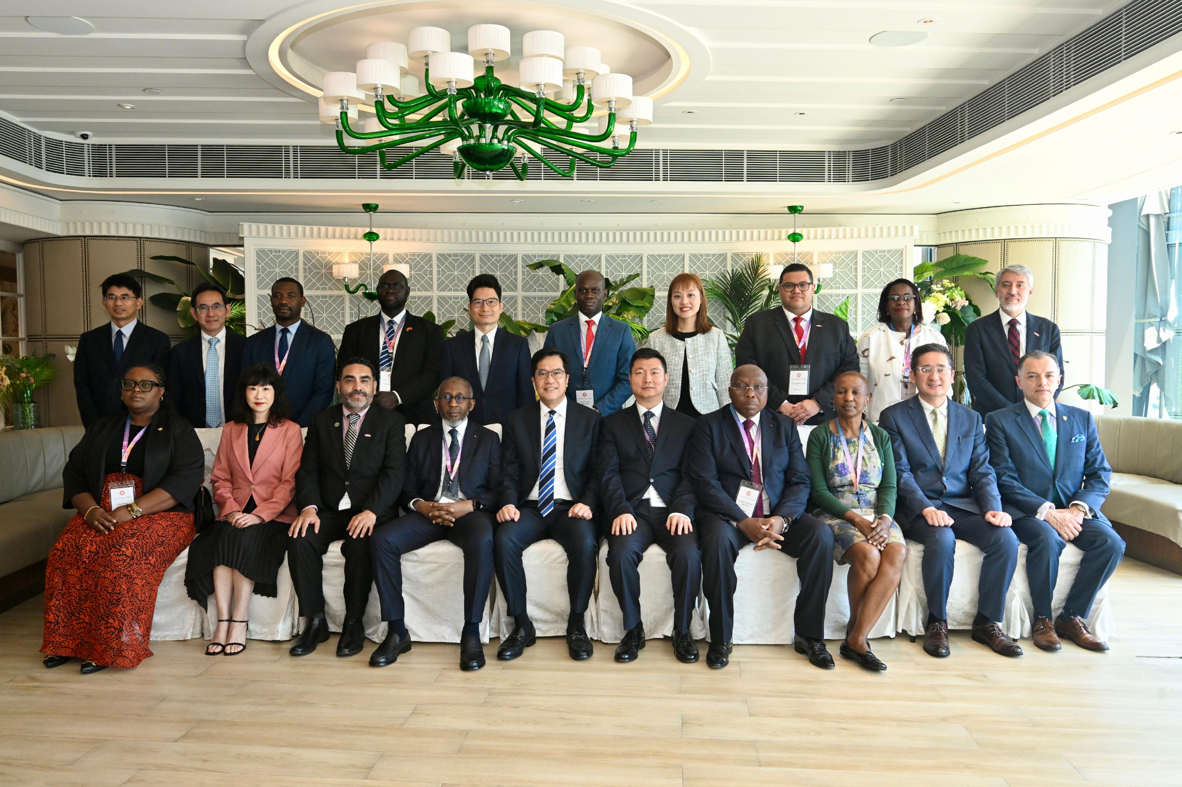 A delegation of 13 overseas government officials completed its visit to Hong Kong today (May 29). Photo shows the Deputy Financial Secretary, Mr Michael Wong (front row, fifth left); the Under Secretary for Commerce and Economic Development, Dr Bernard Chan (front row, second right); the Under Secretary for Financial Services and the Treasury, Mr Joseph Chan (back row, fifth left); the Under Secretary for Innovation, Technology and Industry, Ms Lillian Cheong (back row, fourth right); the Under Secretary for Development, Mr David Lam (back row, second left); and the Government Economist, Ms Irina Fan (front row, second left), with the delegation.