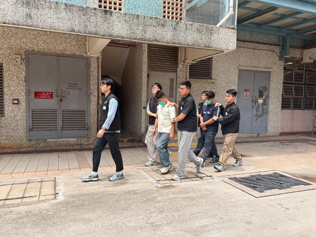 The Immigration Department mounted a series of territory-wide anti-illegal worker operations from May 22 to yesterday (May 28). Photo shows suspected illegal workers arrested during an operation.