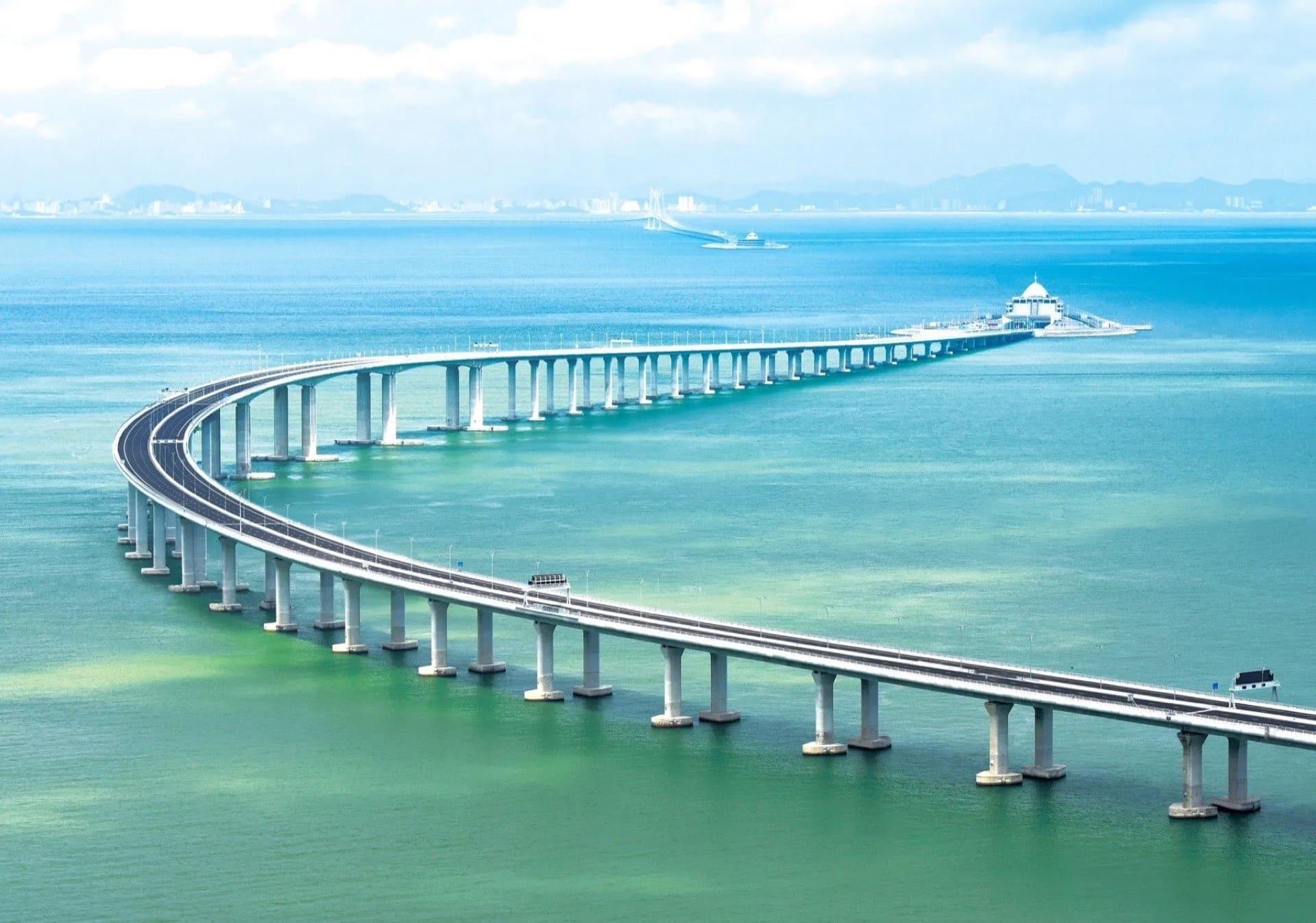 The Highways Department (HyD) held its 40th Anniversary celebration ceremony today (June 1). Photo shows the Hong Kong-Zhuhai-Macao Bridge Hong Kong Link Road, one of the major transport infrastructure projects implemented by the HyD. The Hong Kong-Zhuhai-Macao Bridge Hong Kong Link Road is a dual three-lane highway commissioned in 2018 connecting the Hong Kong Port to the eastern end of the Hong Kong-Zhuhai-Macao Bridge Main Bridge at the boundary between the Hong Kong Special Administrative Region and Guangdong Province.