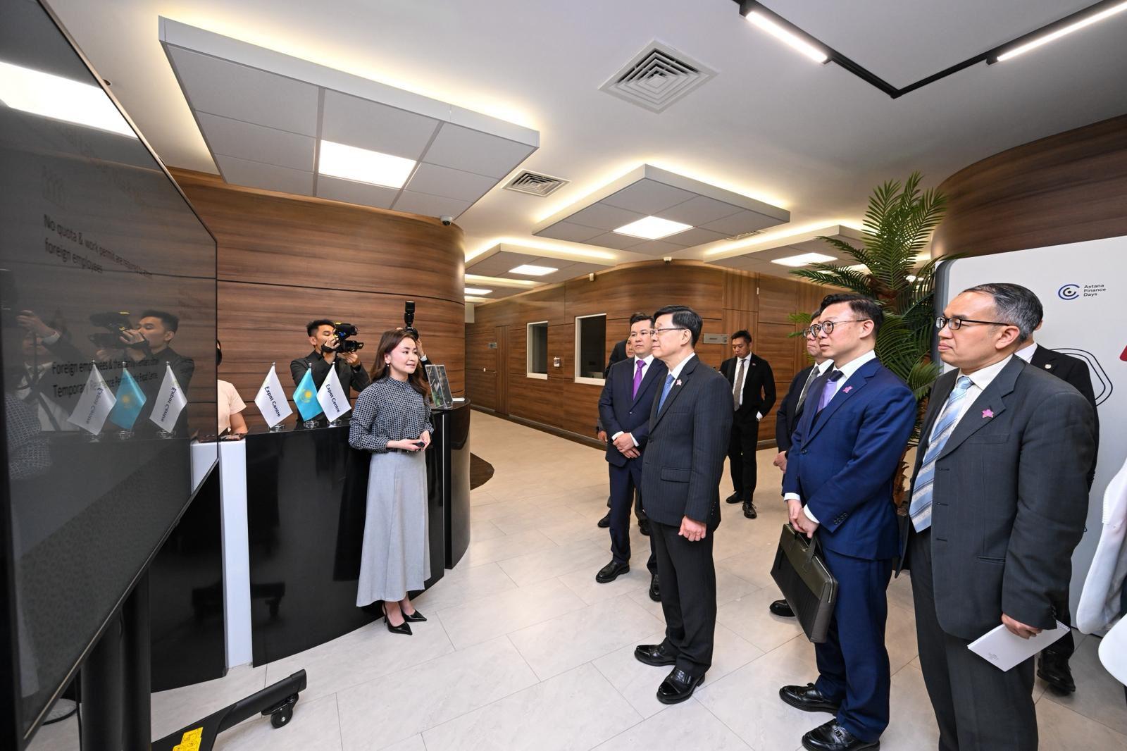 The Chief Executive, Mr John Lee (front row, third right), today (June 1, Astana time) visits the Astana International Financial Centre to learn about Kazakhstan's experience in promoting the development of the non-banking financial sector.