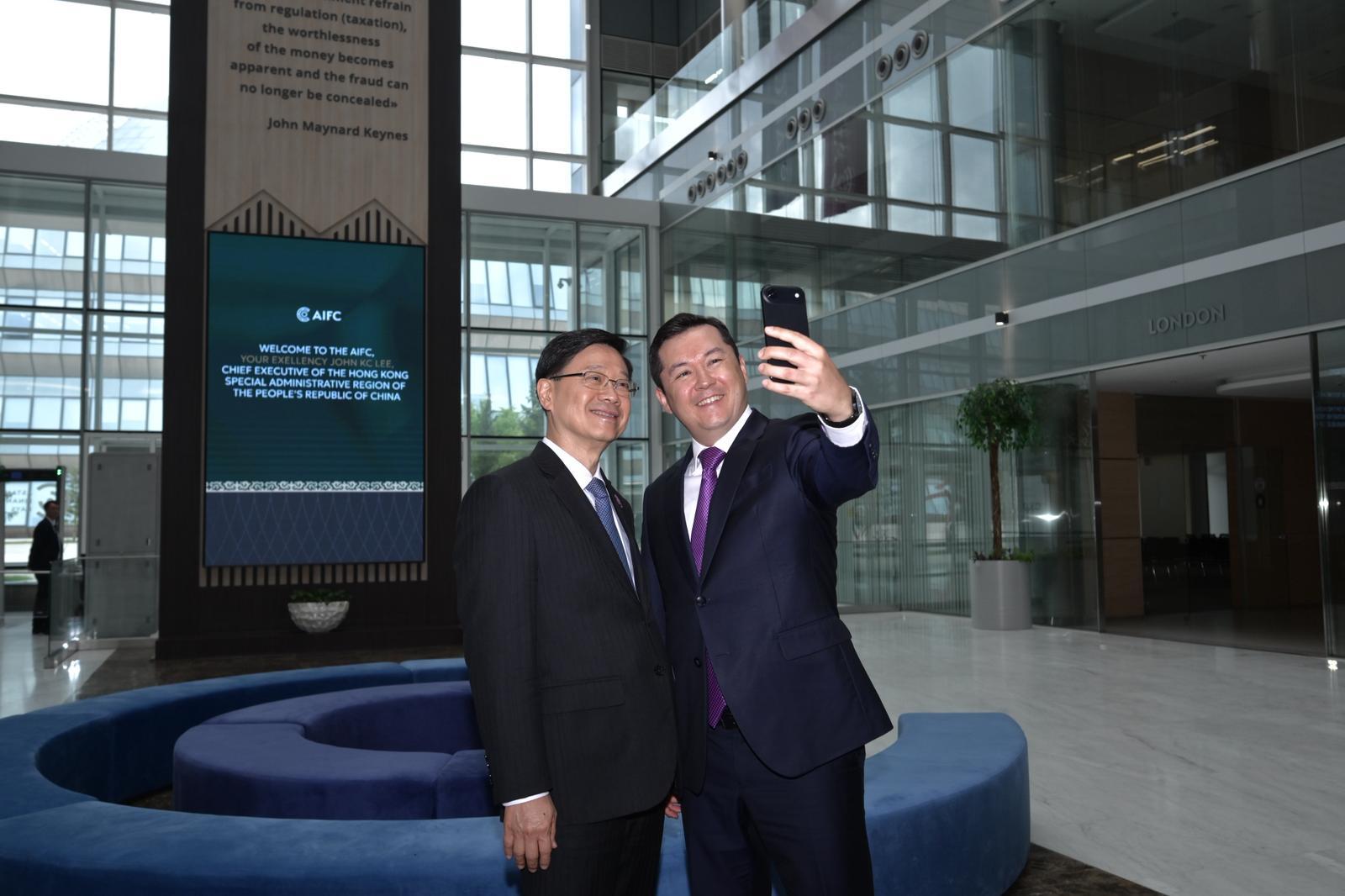 The Chief Executive, Mr John Lee, today (June 1, Astana time) visited the Astana International Financial Centre (AIFC) in Kazakhstan. Photo shows Mr Lee (left) and the Governor of the AIFC, Mr Renat Bekturov (right).