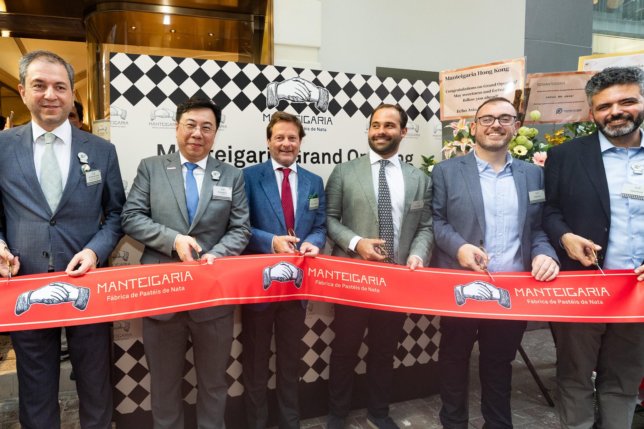 Invest Hong Kong (InvestHK) announced today (June 2) that Manteigaria, the Portuguese bakery brand renowned for its freshly baked Pastéis de Nata (original Portuguese egg tarts), has officially opened its first Hong Kong store in Central. Photo shows the Acting Director-General of Investment Promotion of InvestHK, Mr Arnold Lau (second left); the Consul-General of Portugal in Macau and Hong Kong, Mr Alexandre Leitão (first left); the Chief Executive Officer of restaurant group Portugália Restauração, Mr Francisco Carvalho Martins (third left); and the General Manager of Manteigaria Hong Kong, Mr Fabio Pombo (first right), at Manteigaria Hong Kong's opening ceremony.