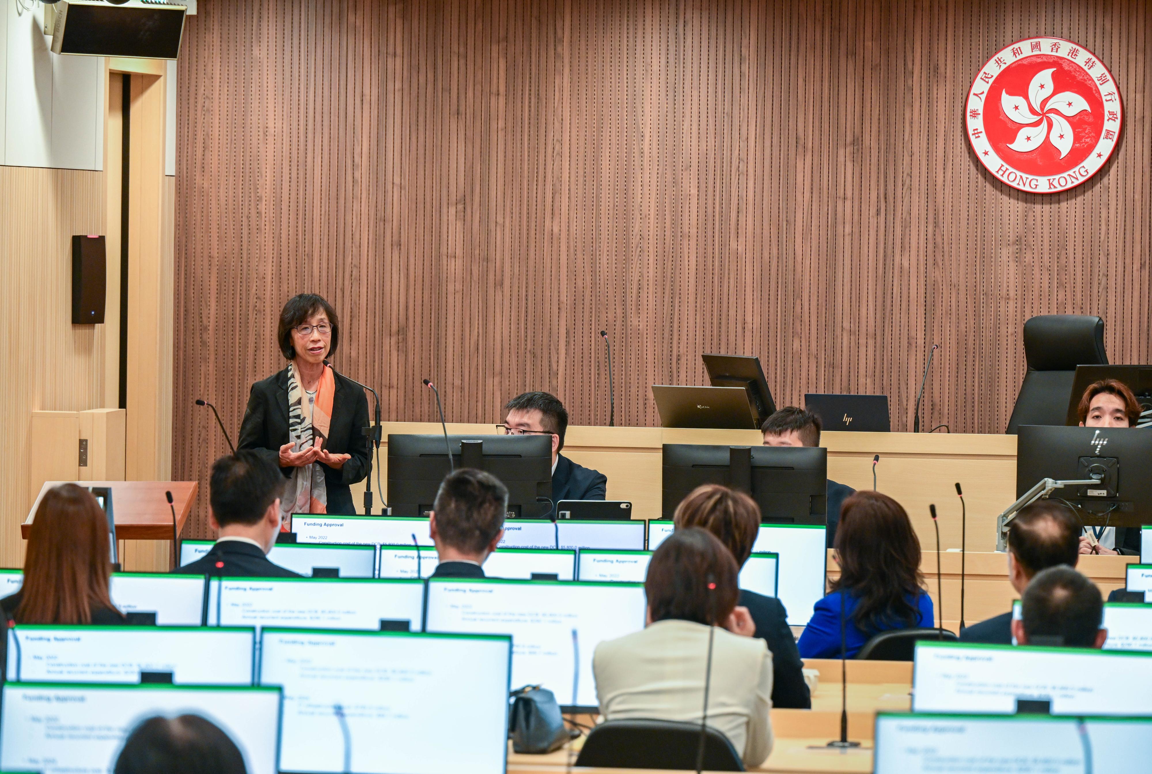 Members of the Legislative Council Panel on Administration of Justice and Legal Services today (June 2) visited the Judiciary and the Mega Courtroom at the Wanchai Law Courts Building. Photo shows Ms Esther Leung, the Judiciary Administrator, updating the Members on the development of the new District Court Building on Caroline Hill Road.