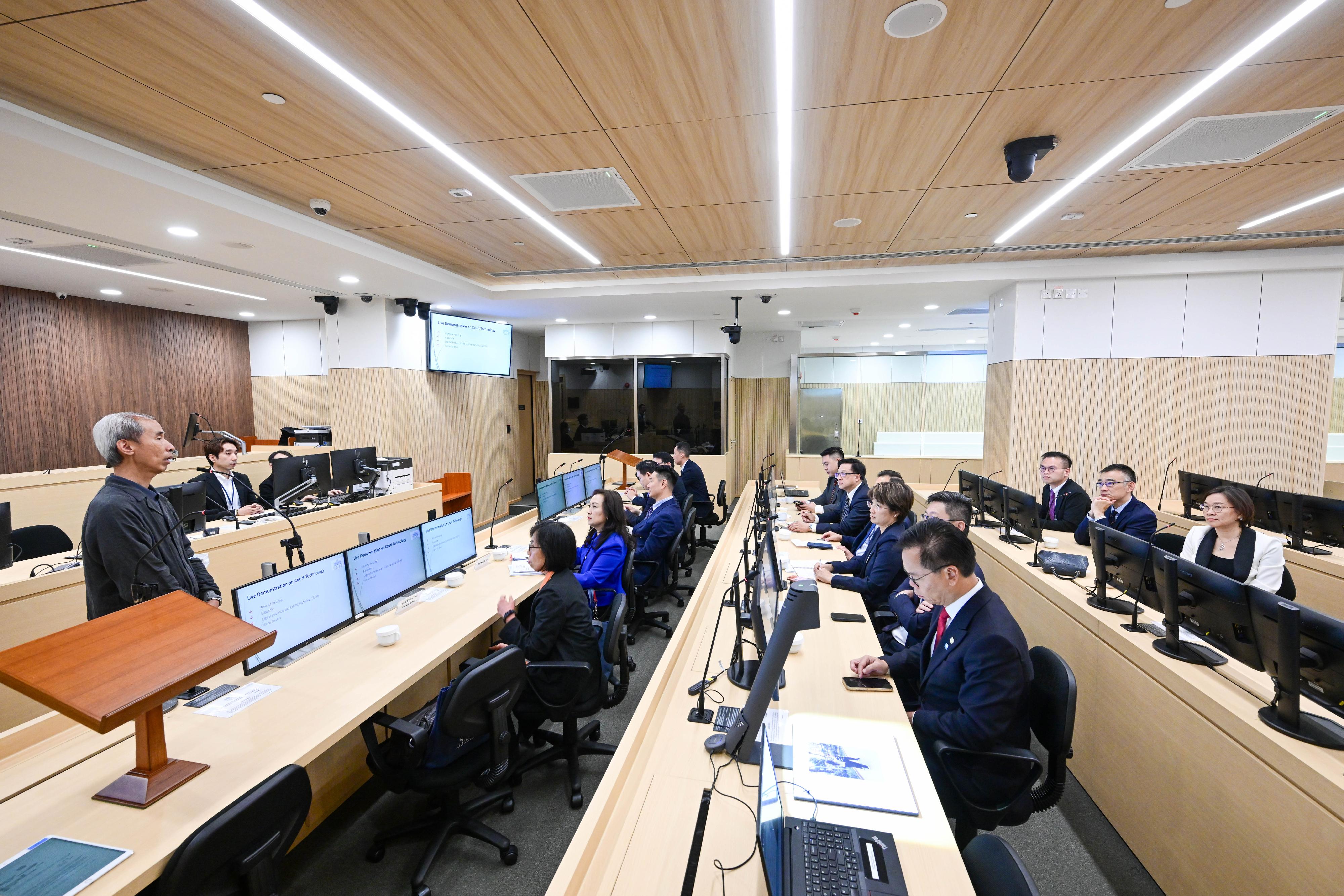 Members of the Legislative Council Panel on Administration of Justice and Legal Services today (June 2) visited the Judiciary and the Mega Courtroom at the Wanchai Law Courts Building. Photo shows Judiciary staff demonstrating major initiatives on the use of technology in court operations.