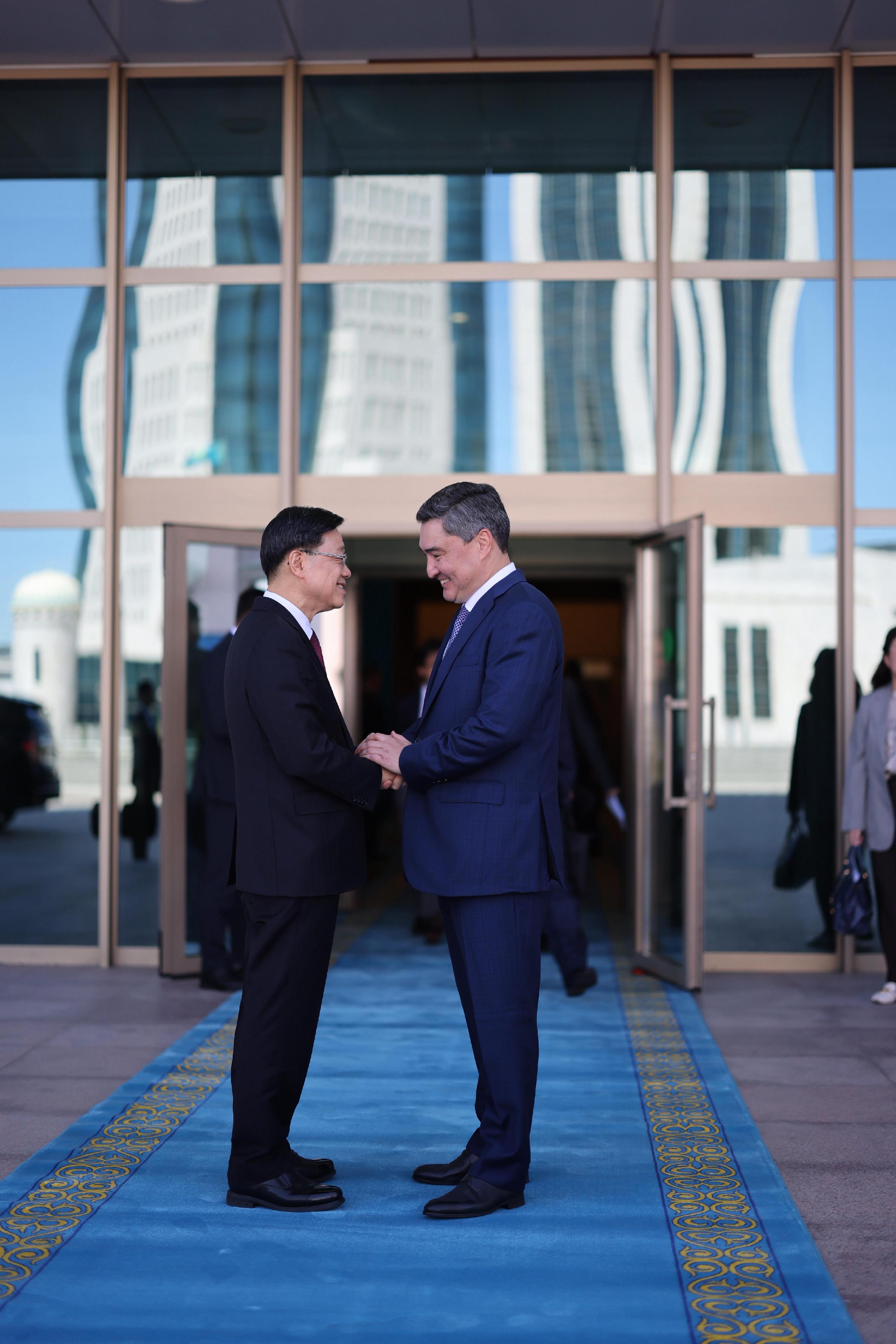 The Chief Executive, Mr John Lee (left), meets with the Prime Minister of Kazakhstan, Mr Olzhas Bektenov (right), in Astana, Kazakhstan, today (June 2, Astana time), to exchange views on strengthening co-operation.
