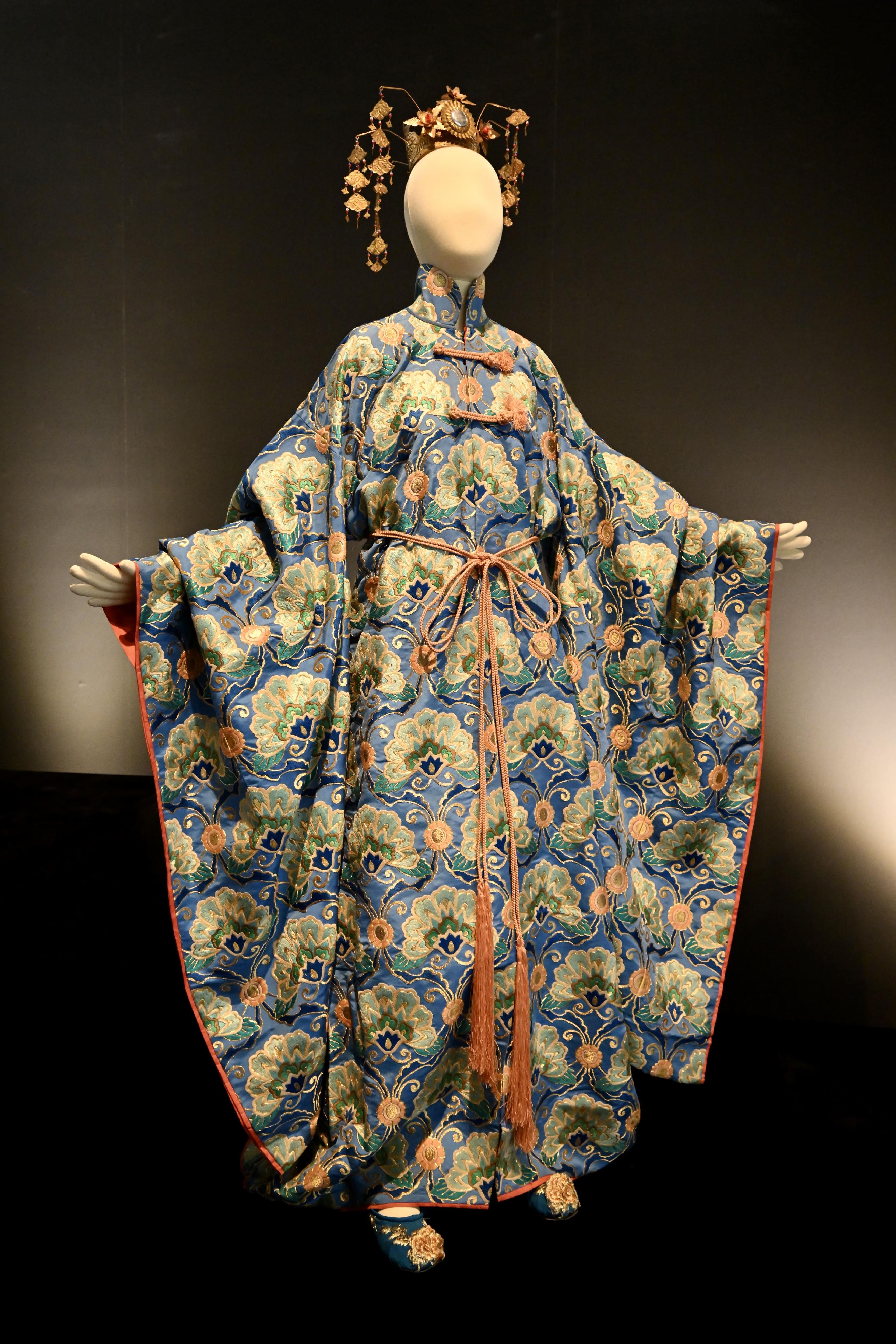 The "Hong Kong Film Archive Stories: Treasure Hunting for 25 Years" exhibition, presented by the Hong Kong Film Archive, will be staged at the Hong Kong Heritage Museum starting from tomorrow (June 3). Photo shows the gorgeous dancer look of Zhang Ziyi in "House of Flying Daggers" (2004). (Courtesy of Edko Films Limited)