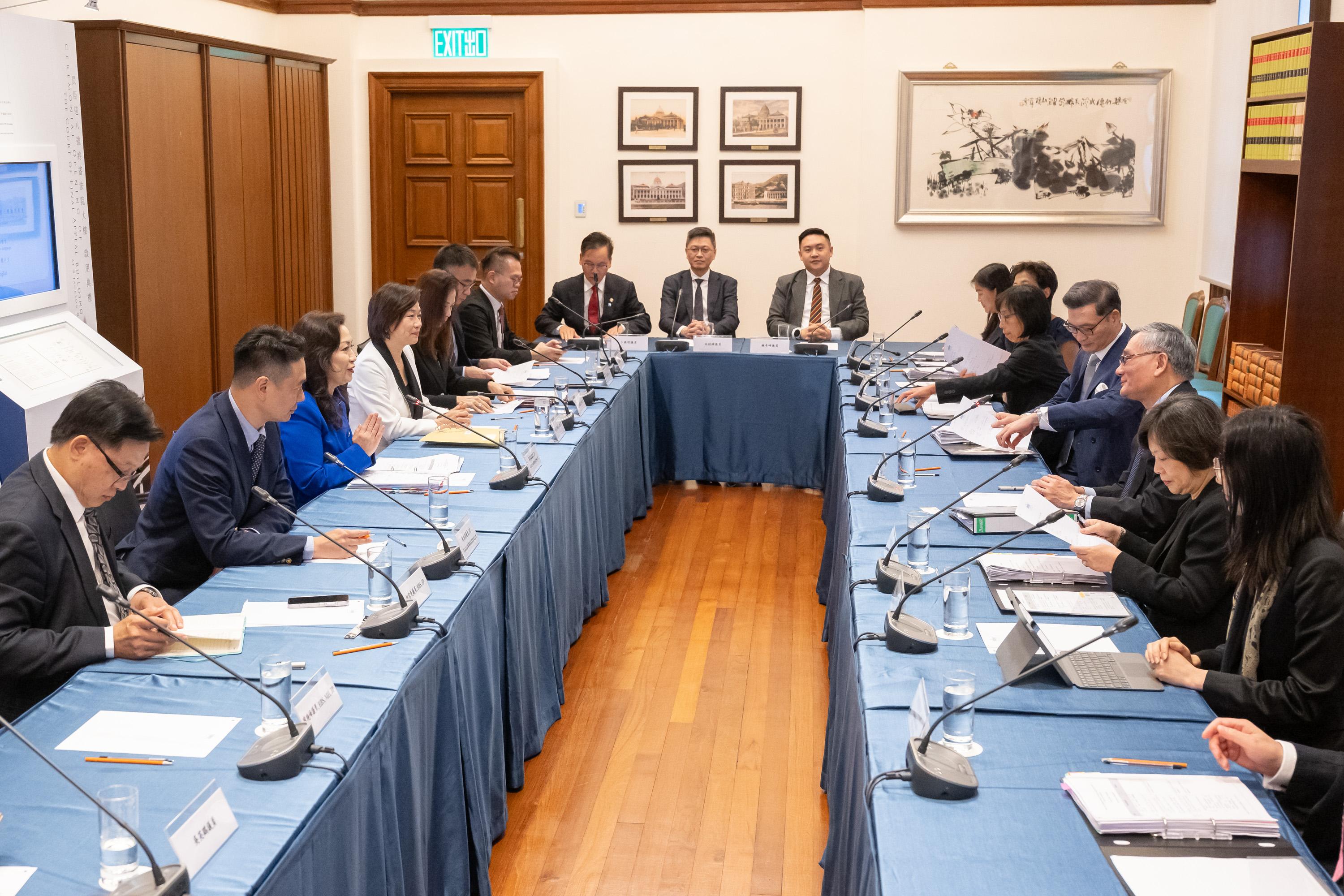 立法會司法及法律事務委員會到訪司法機構