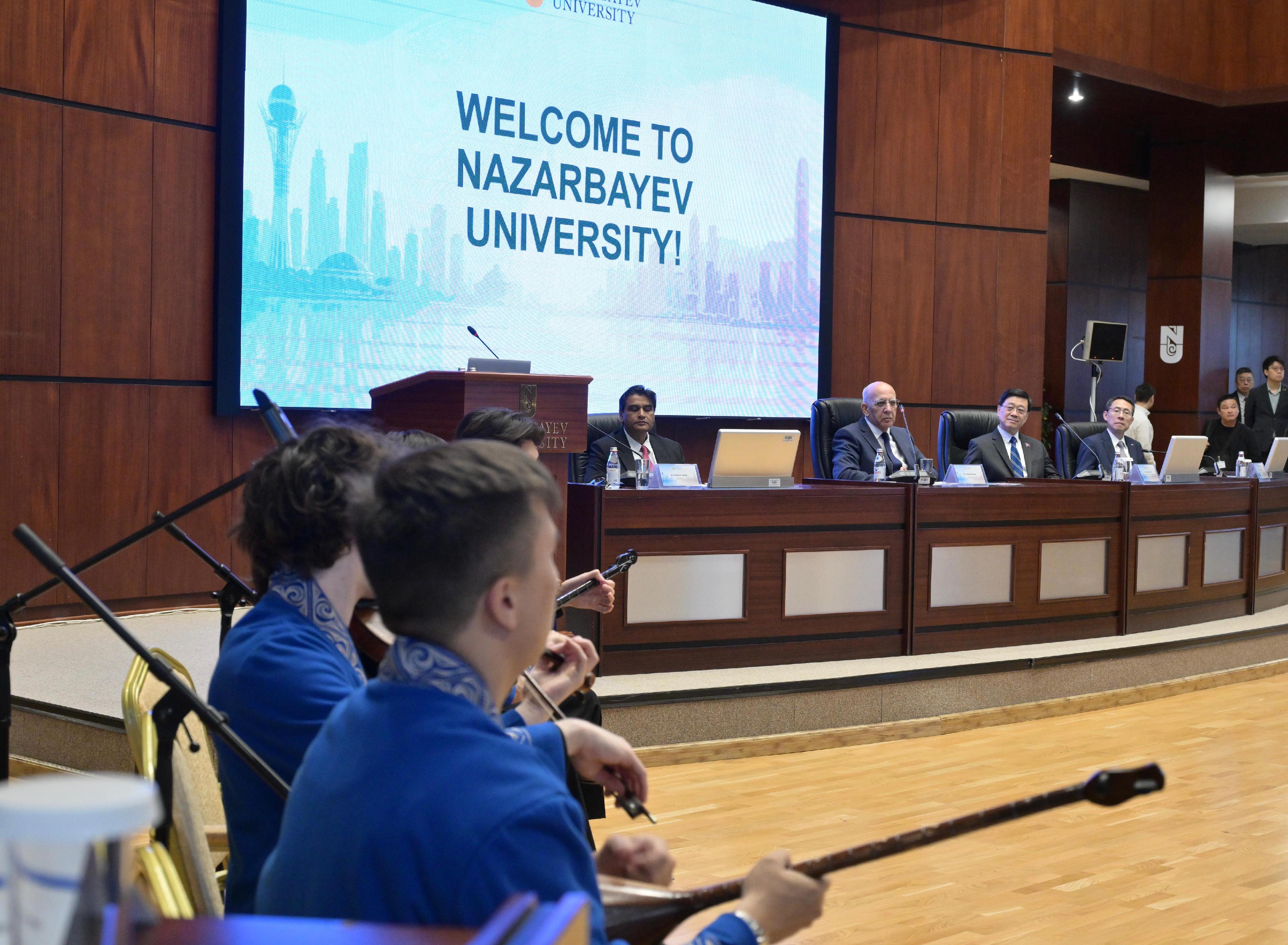 The Chief Executive, Mr John Lee (second right), today (June 3), visited Nazarbayev University in Astana, Kazakhstan and attended the signing ceremony for Memoranda of Understanding between Nazarbayev University and Hong Kong higher education institutions.